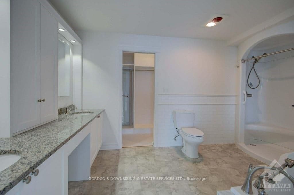 15 ST ANDREW Street Unit 1501 photo 21