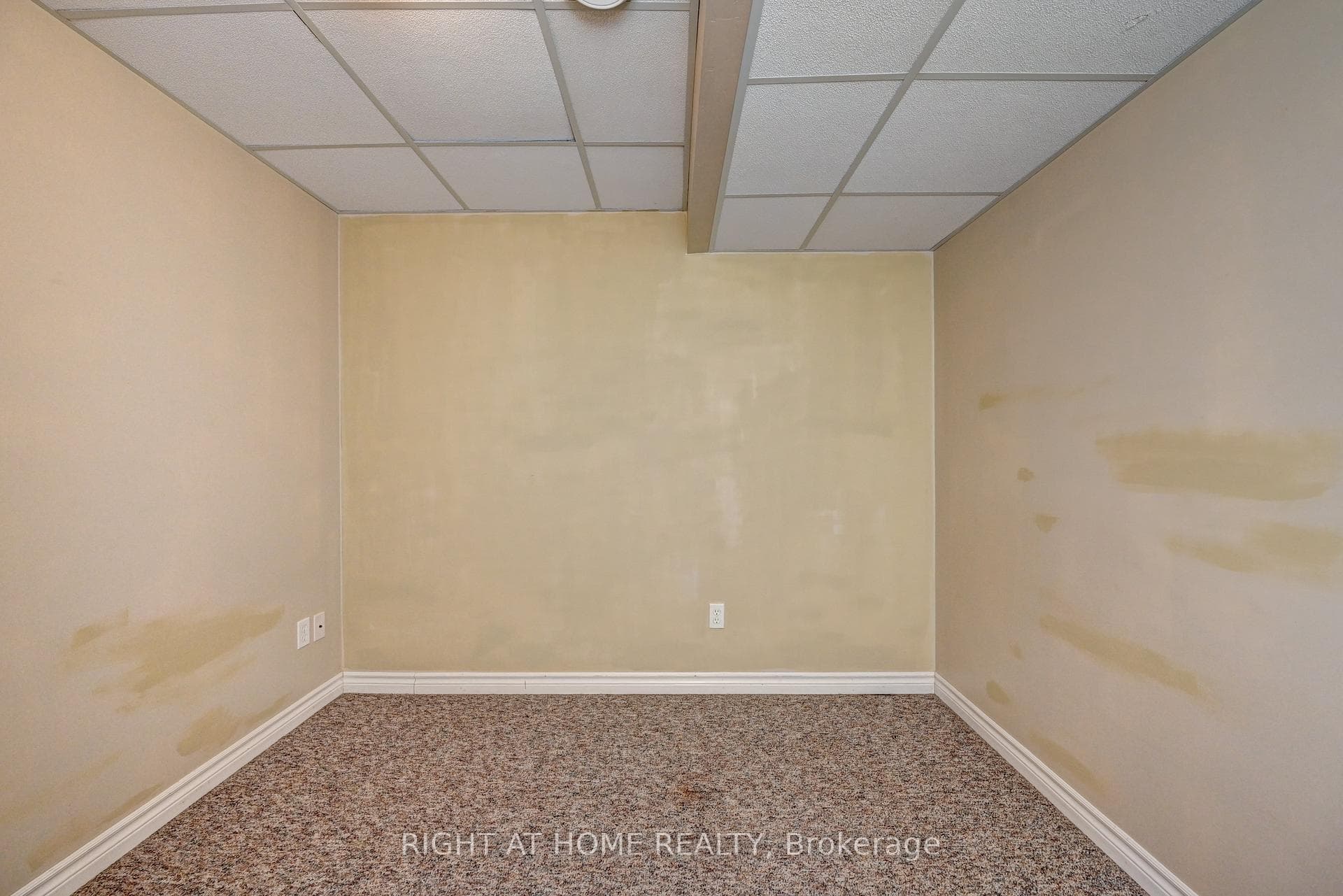 760 Paris Boulevard photo 38
