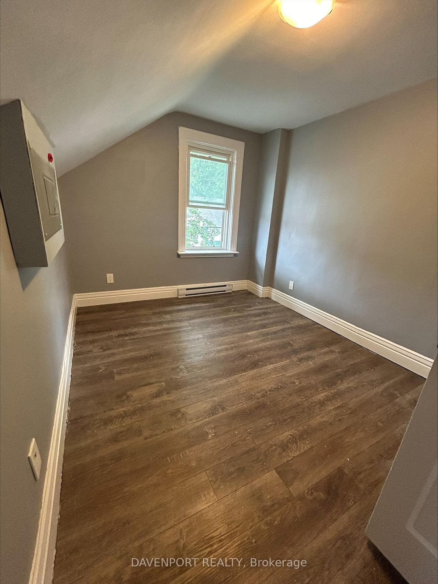 583 Canterbury Street photo 29