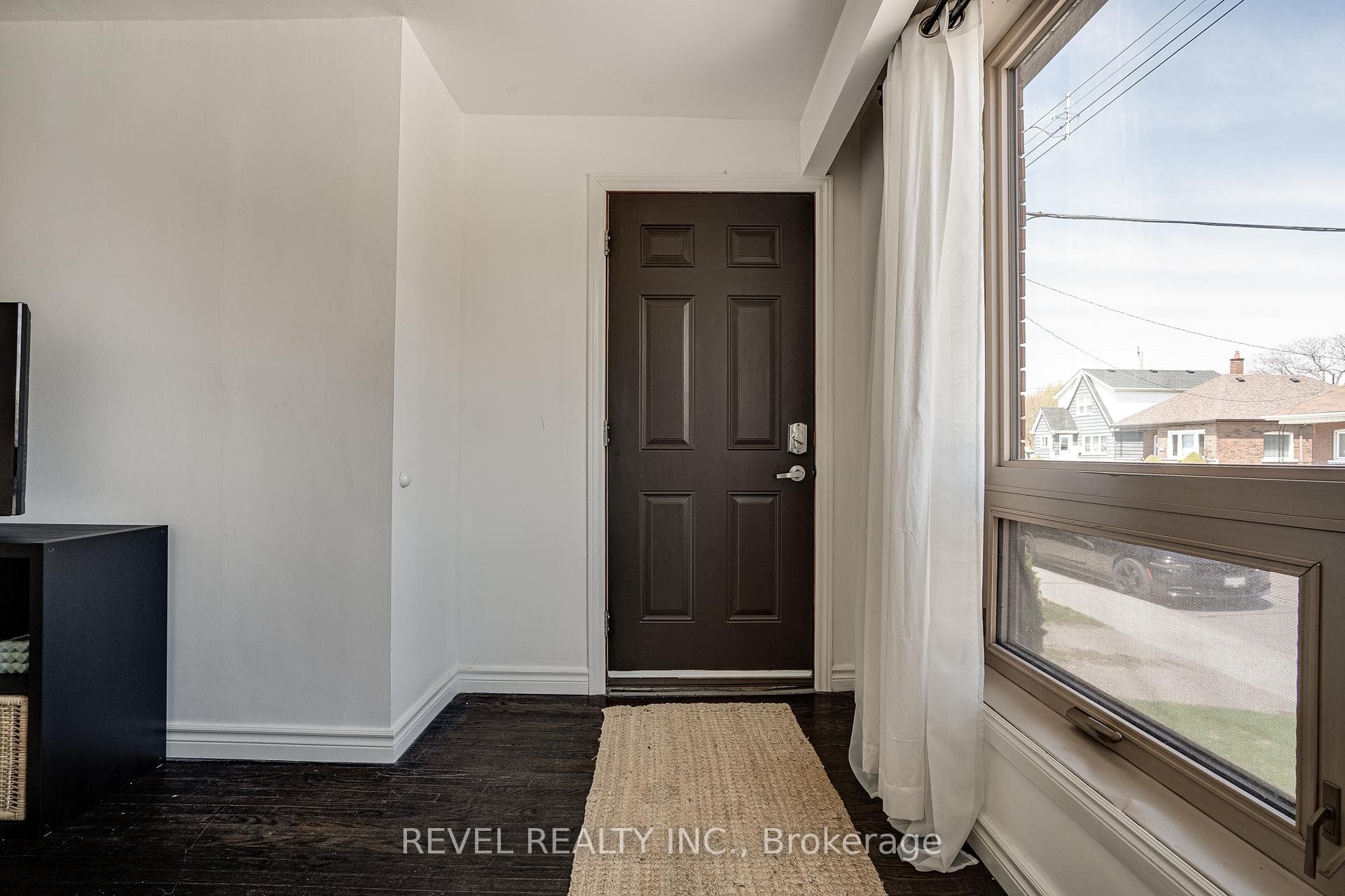 552 Roxborough Avenue photo 4