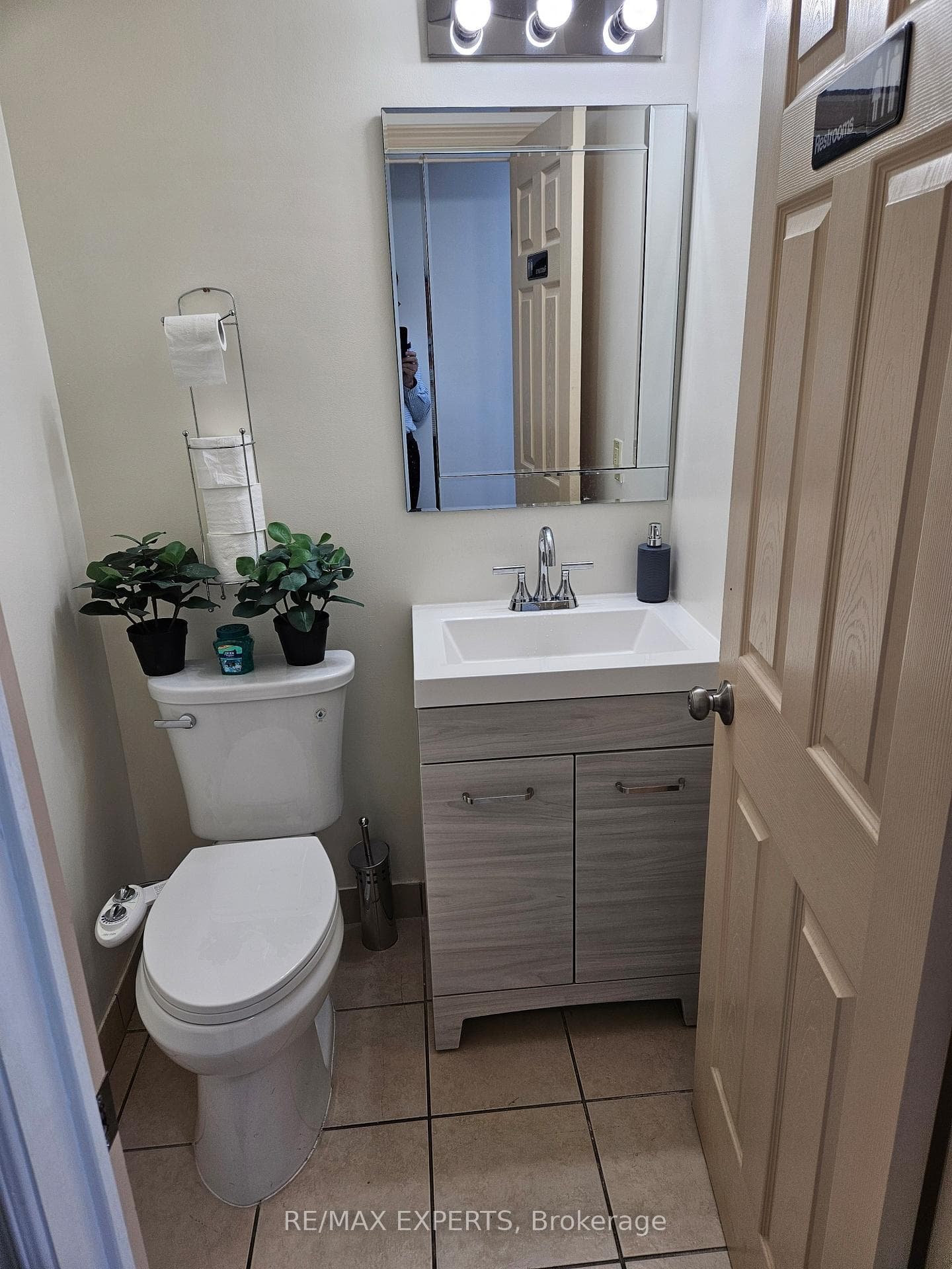 1270 Finch Avenue Unit 2 photo 5