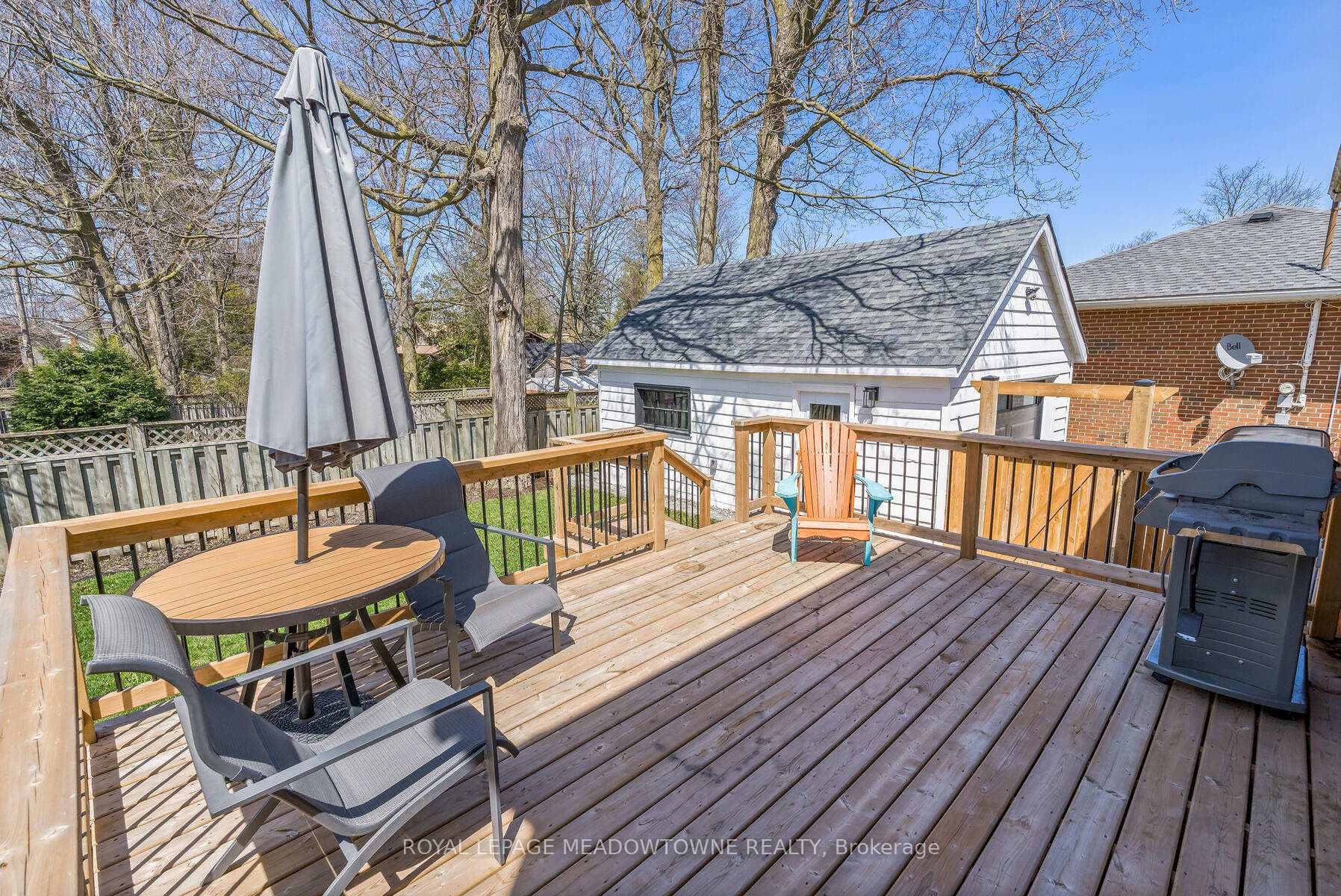 284 Maple Avenue photo 32