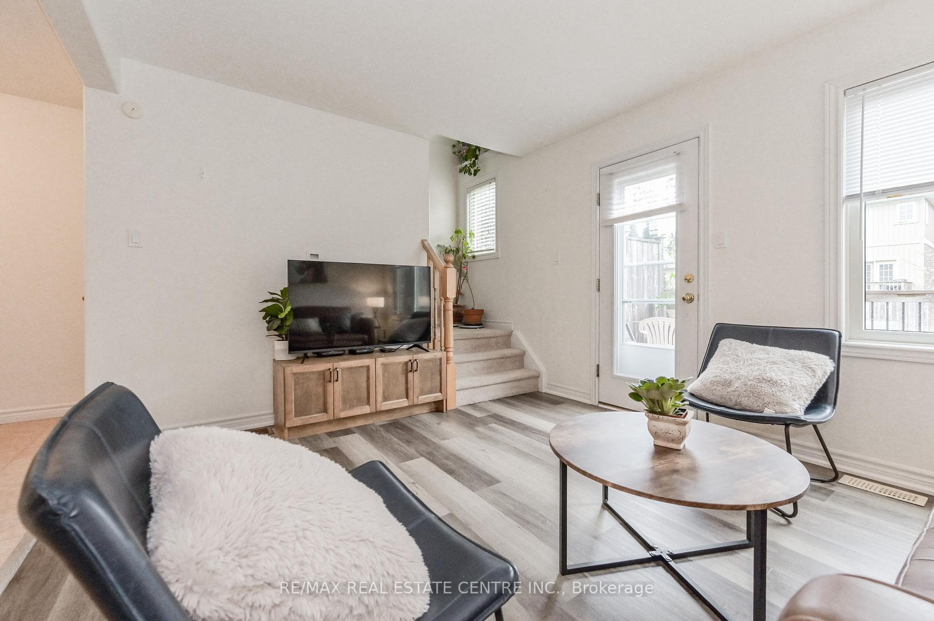 55 James Arnott Crescent photo 10