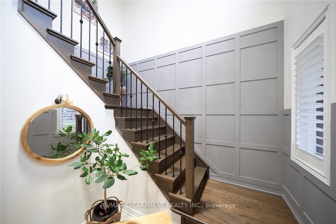73 Eleanor Avenue photo 4
