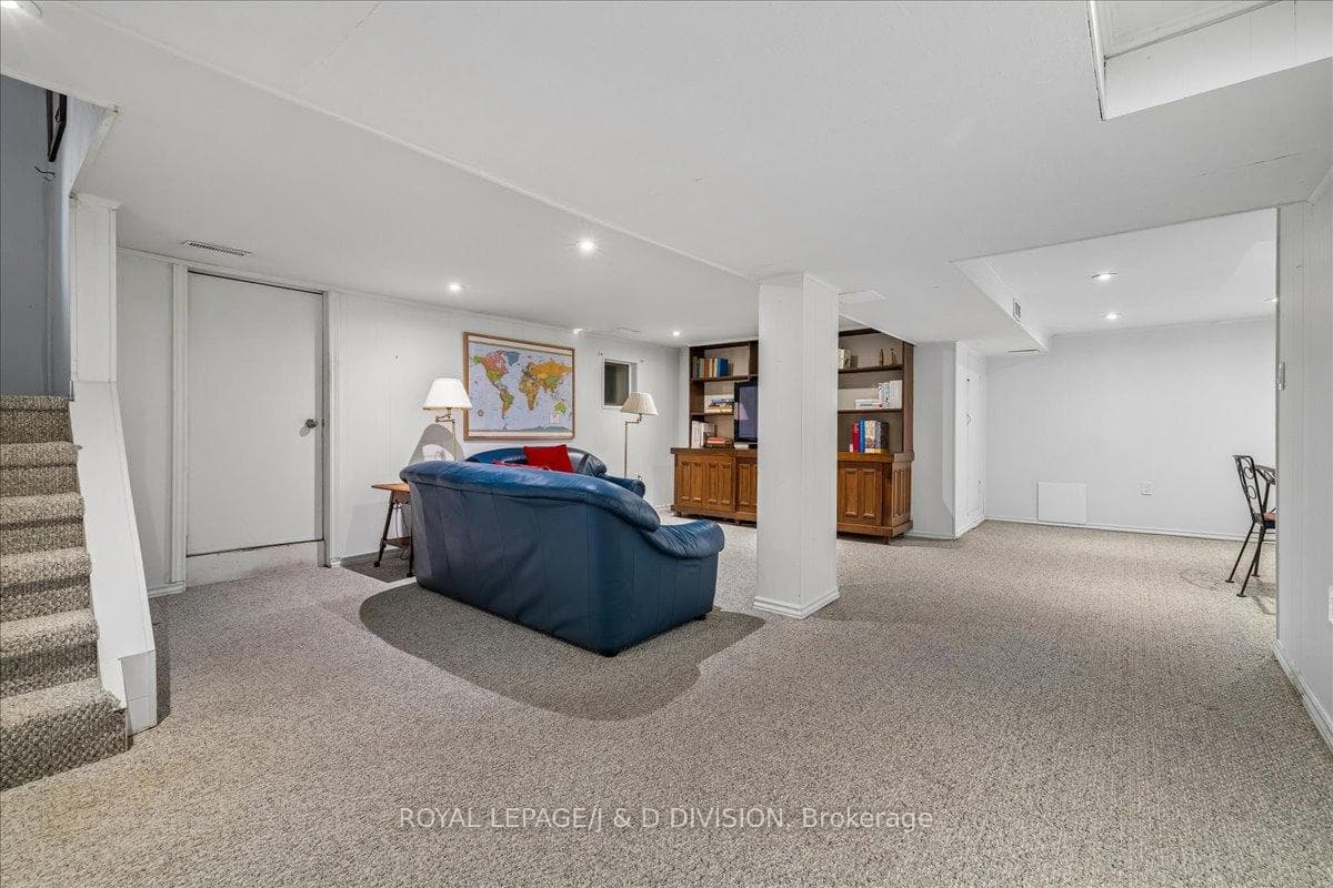 32 Miles Court photo 30