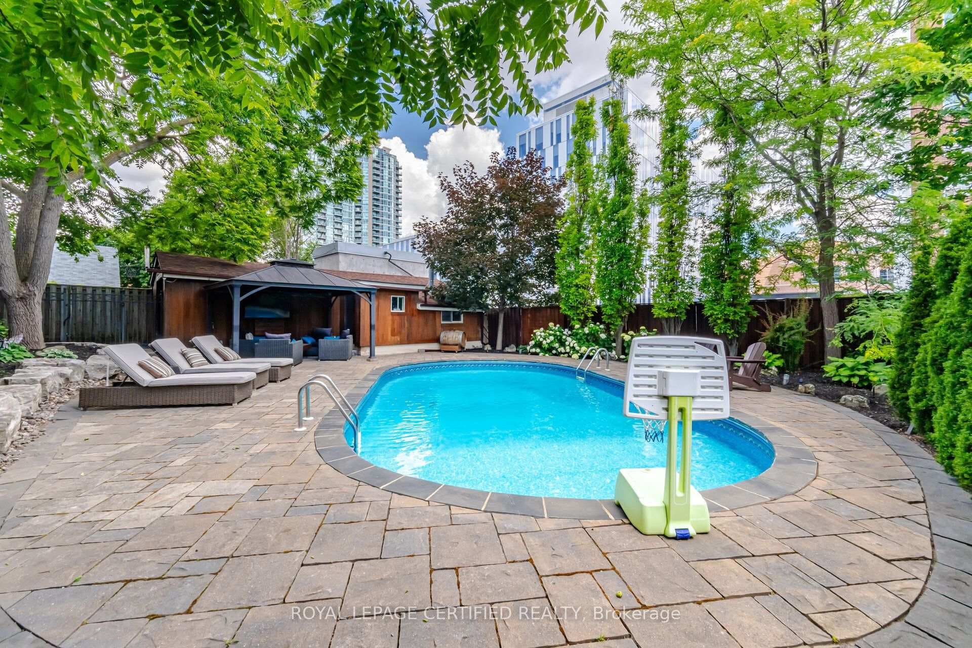 8 Elizabeth Street photo 42