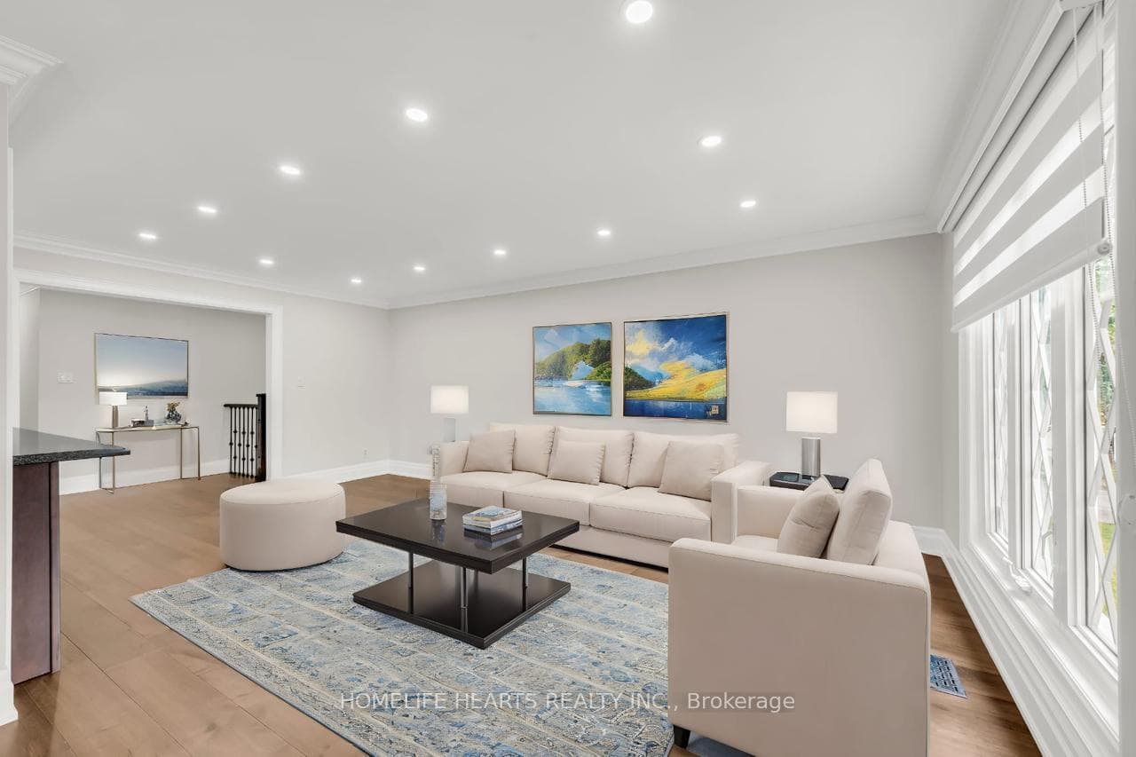 1395 Grosvenor Street photo 15