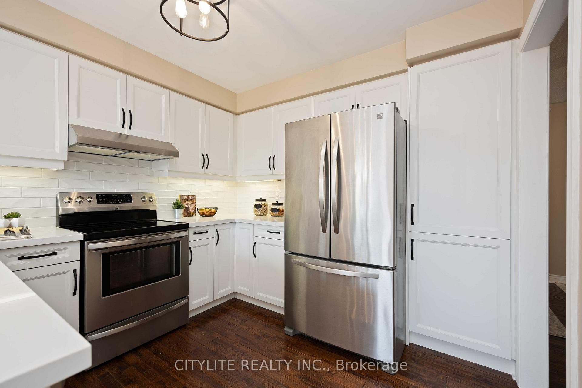 33 Mortimer Crescent photo 8