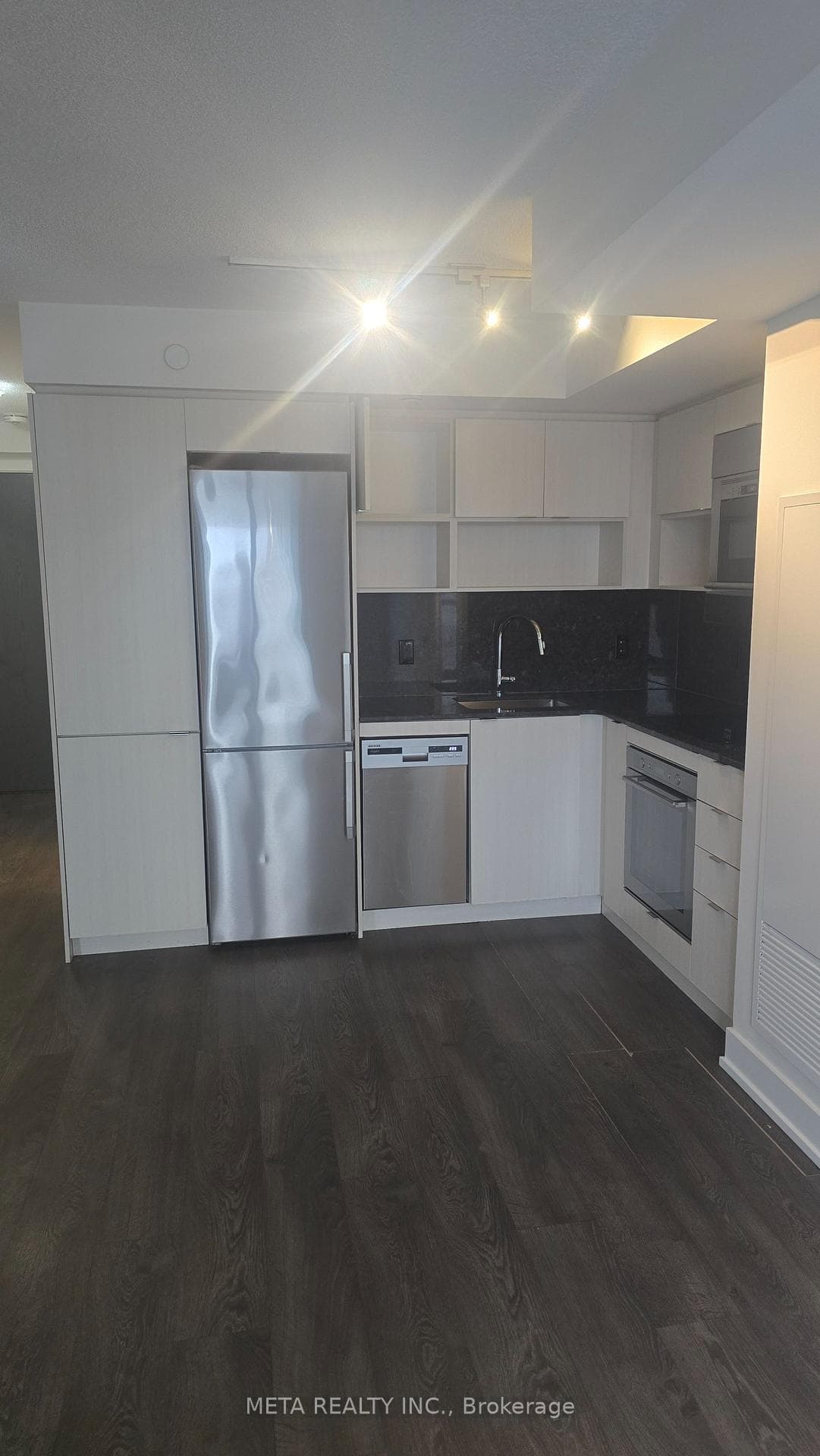 7 Mabelle Avenue Unit 707 photo 12