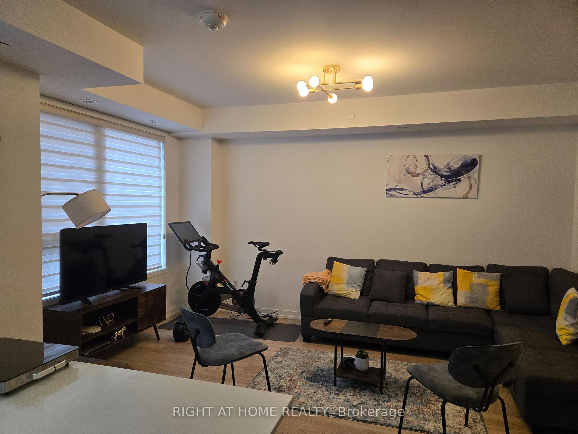 2530 Eglinton Avenue Unit 119 photo 5