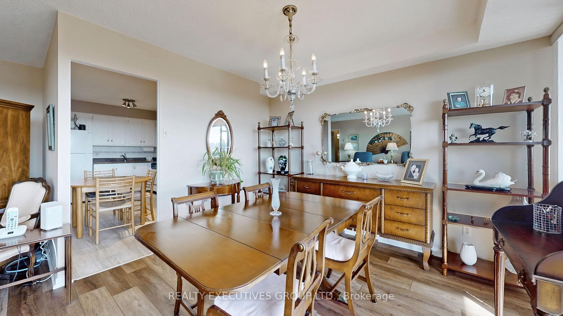 8111 Yonge Street Unit 1502 photo 10