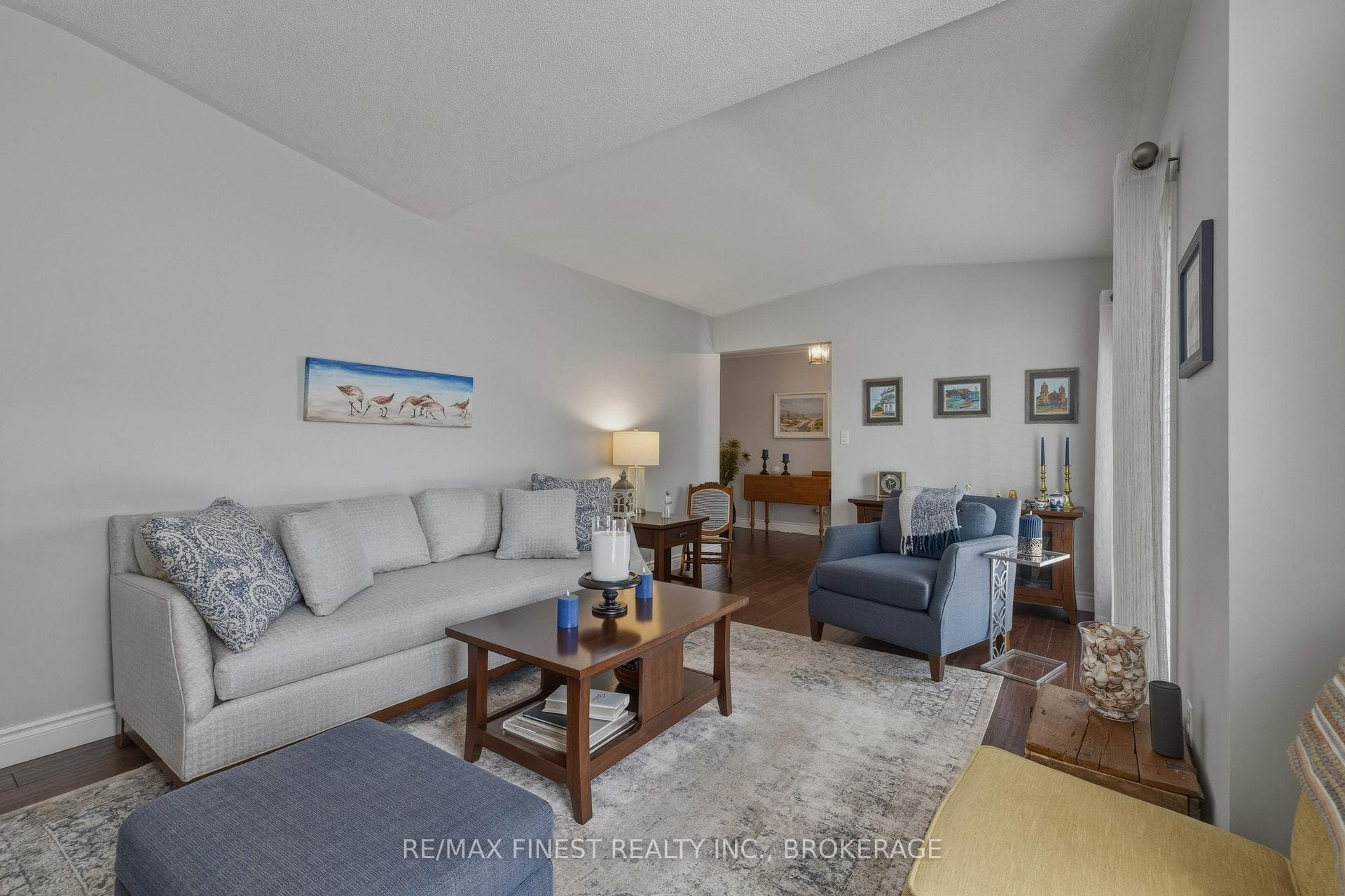 320 Friarhill Crescent photo 8