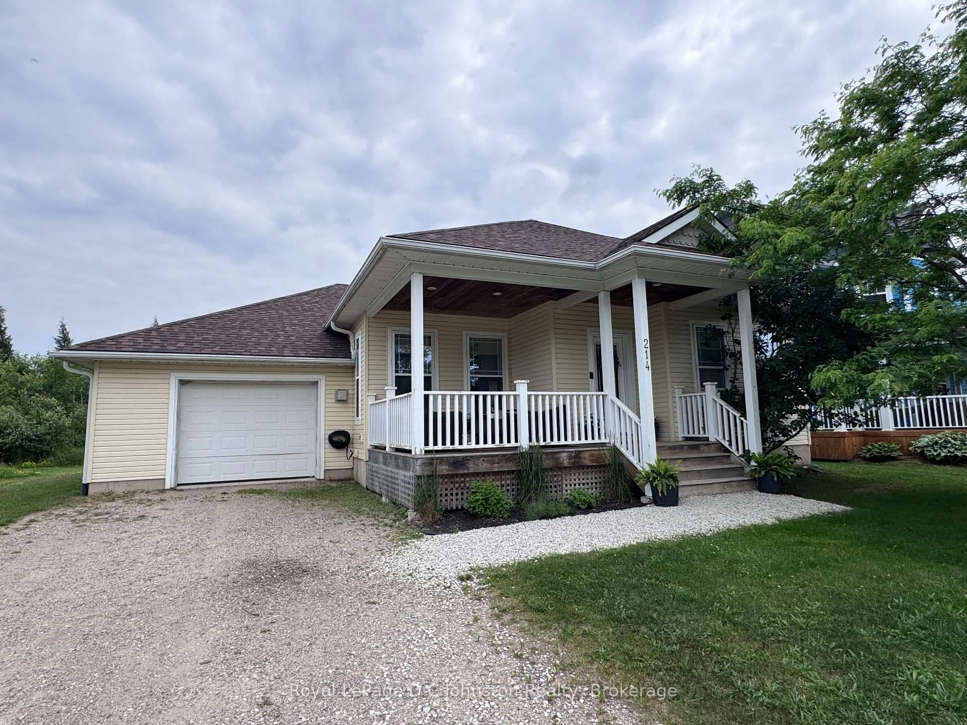214 Emerald Drive photo 4