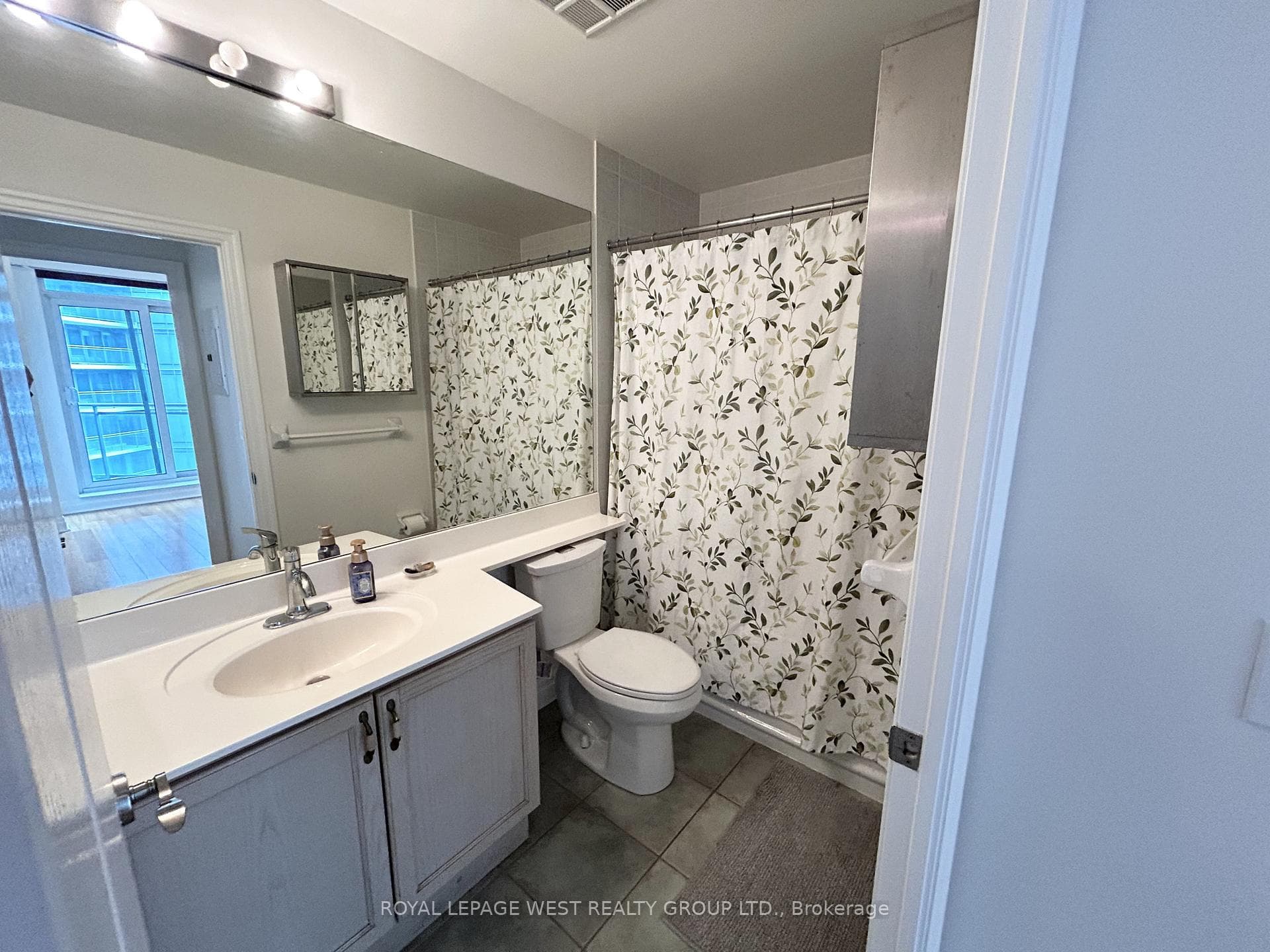 2119 Lakeshore Boulevard Unit 711 photo 13