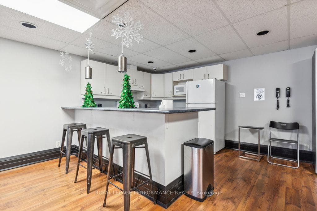 429 Somerset Street Unit 401 photo 30
