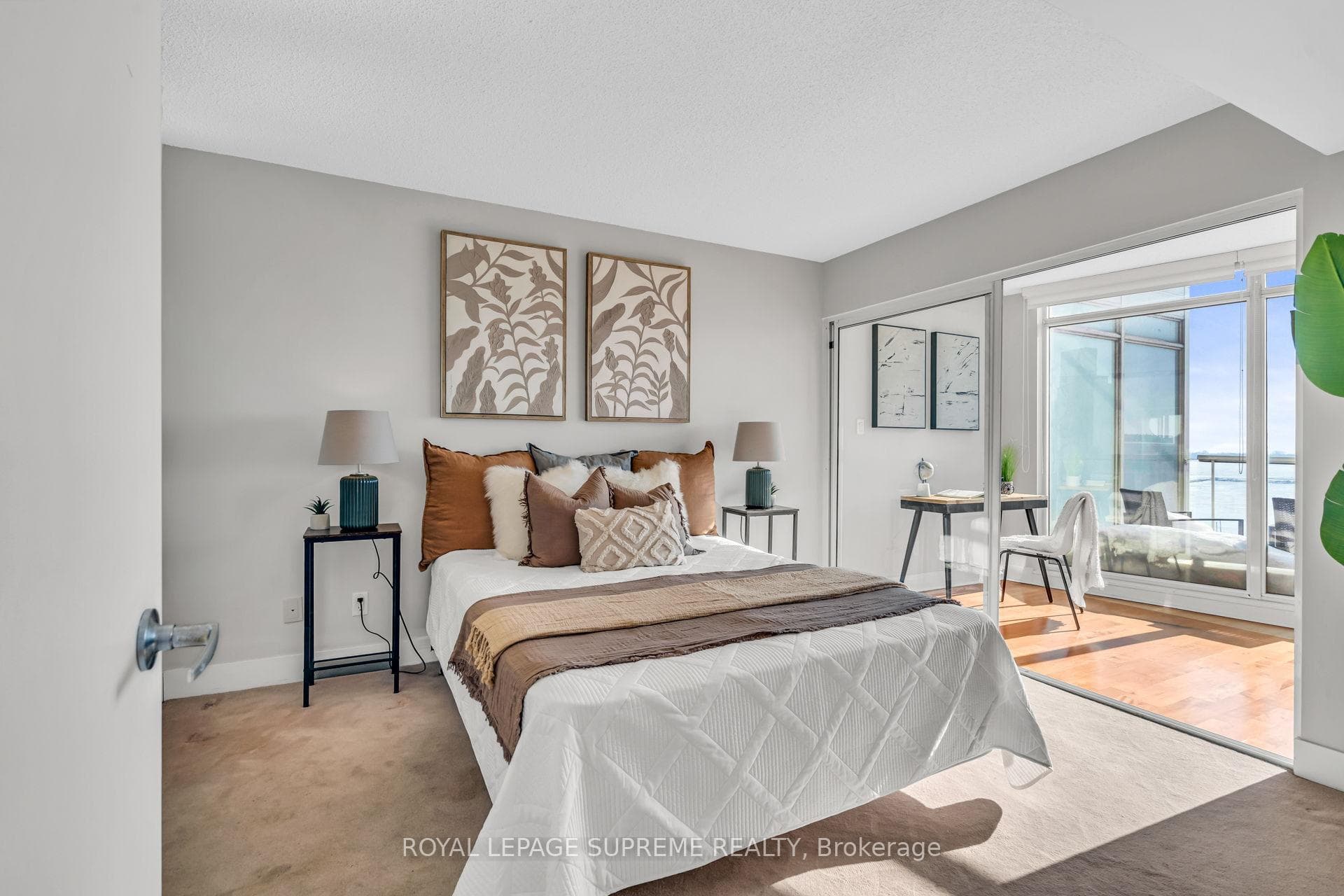 550 Queens Quay Unit 1226 photo 36