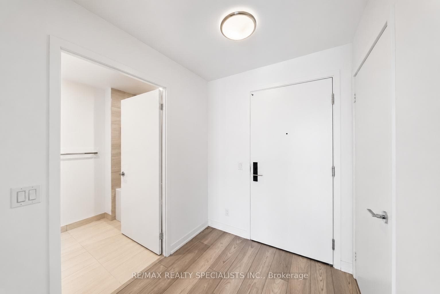 285 Dufferin Street Unit 817 photo 8