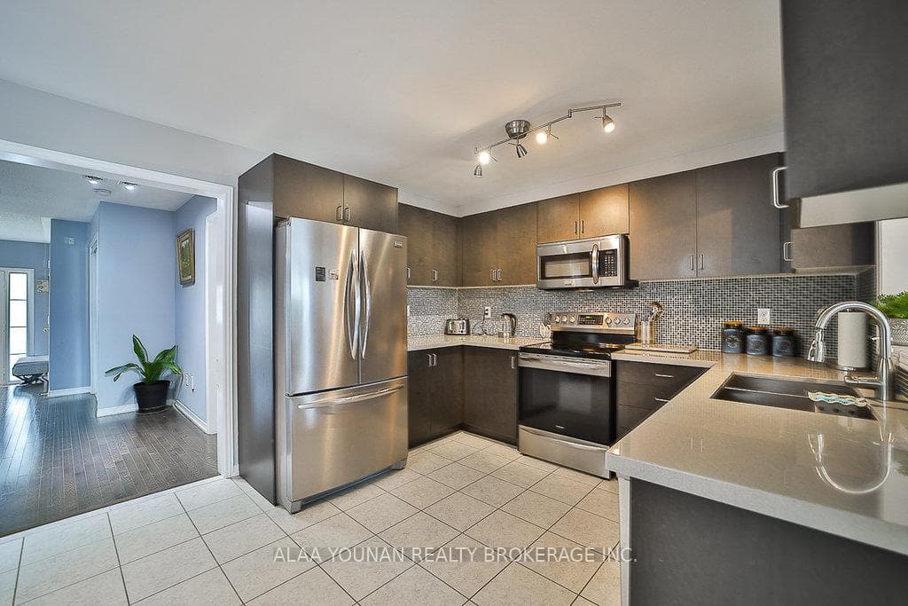 100 Delport Close photo 1