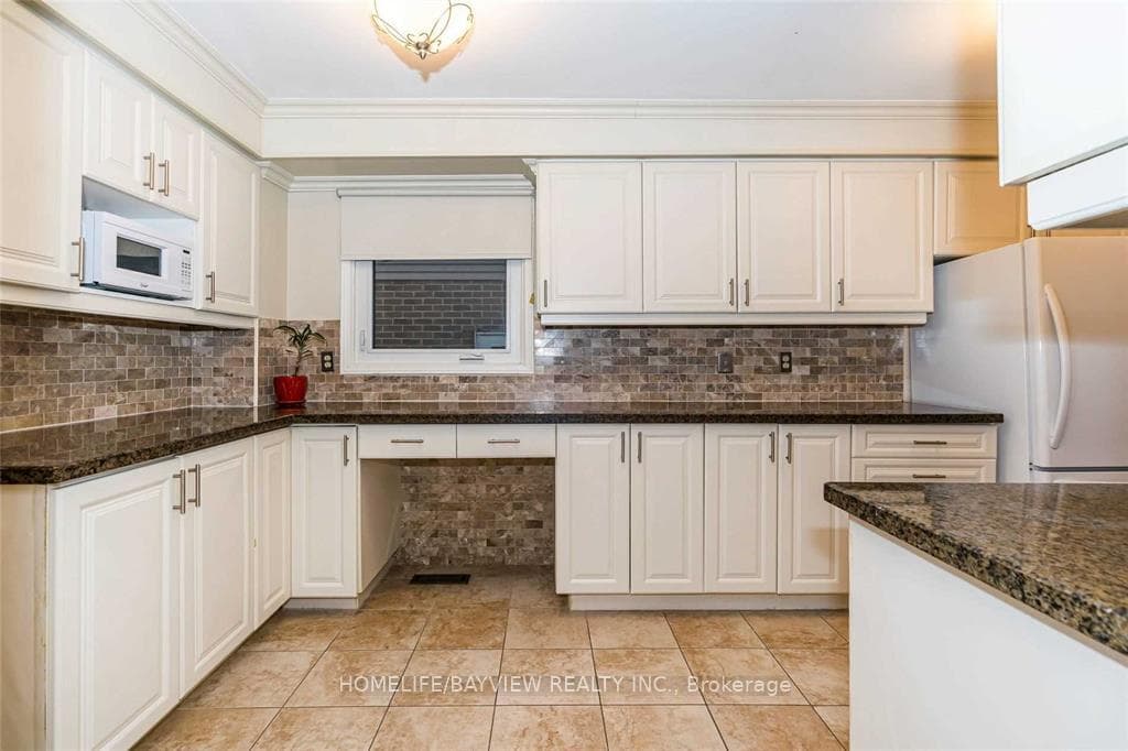 23 Bluesky Crescent Unit Upper L photo 6