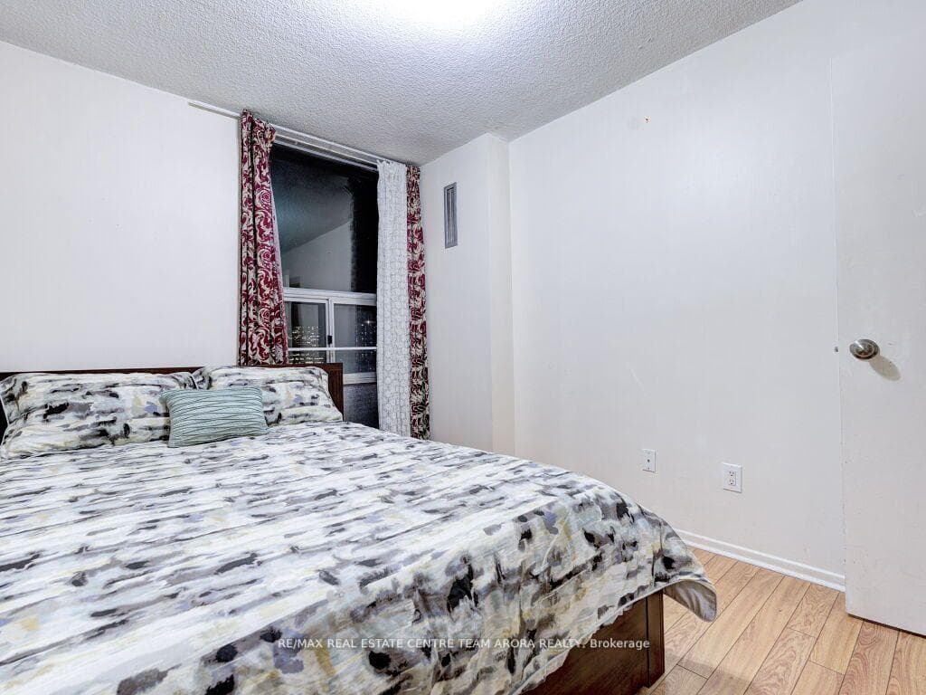 15 Kensington Road Unit #910 photo 24