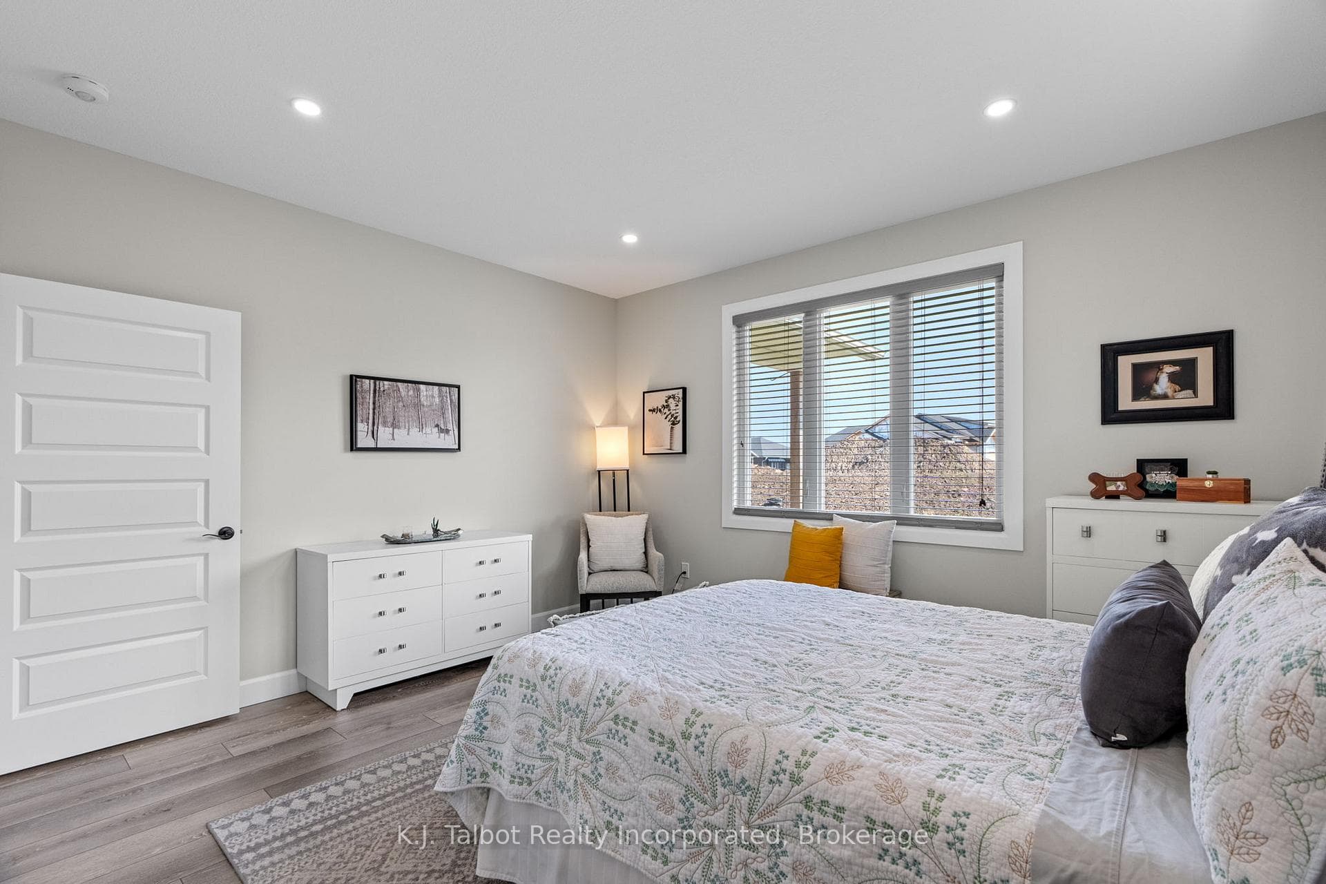 461 Warren Street photo 16
