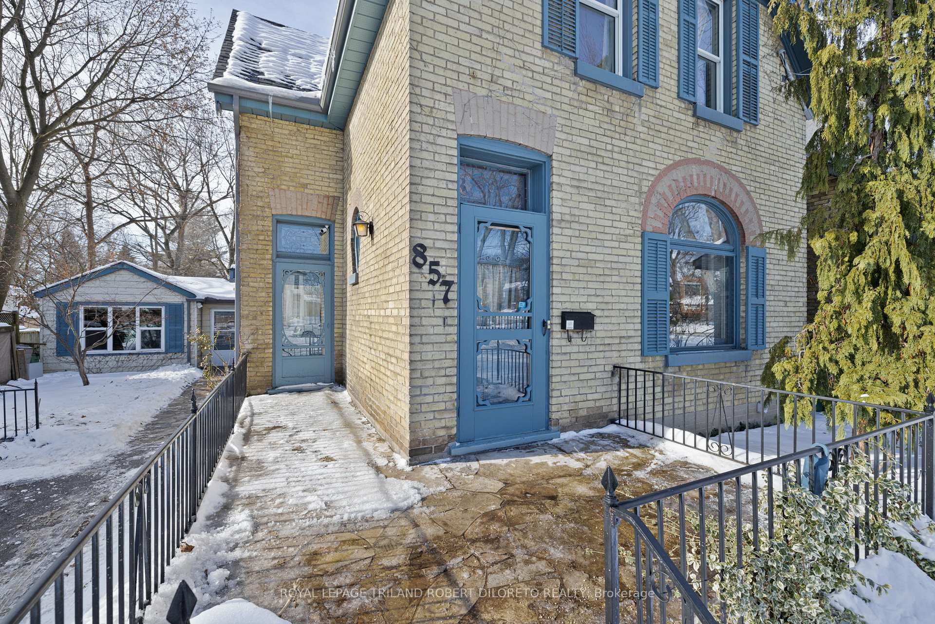 857 William Street photo 3