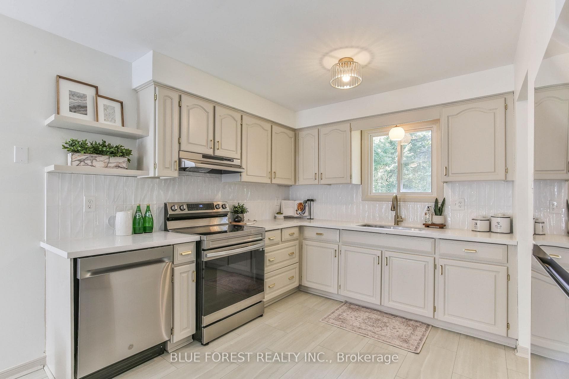 71 Rosamond Crescent photo 9