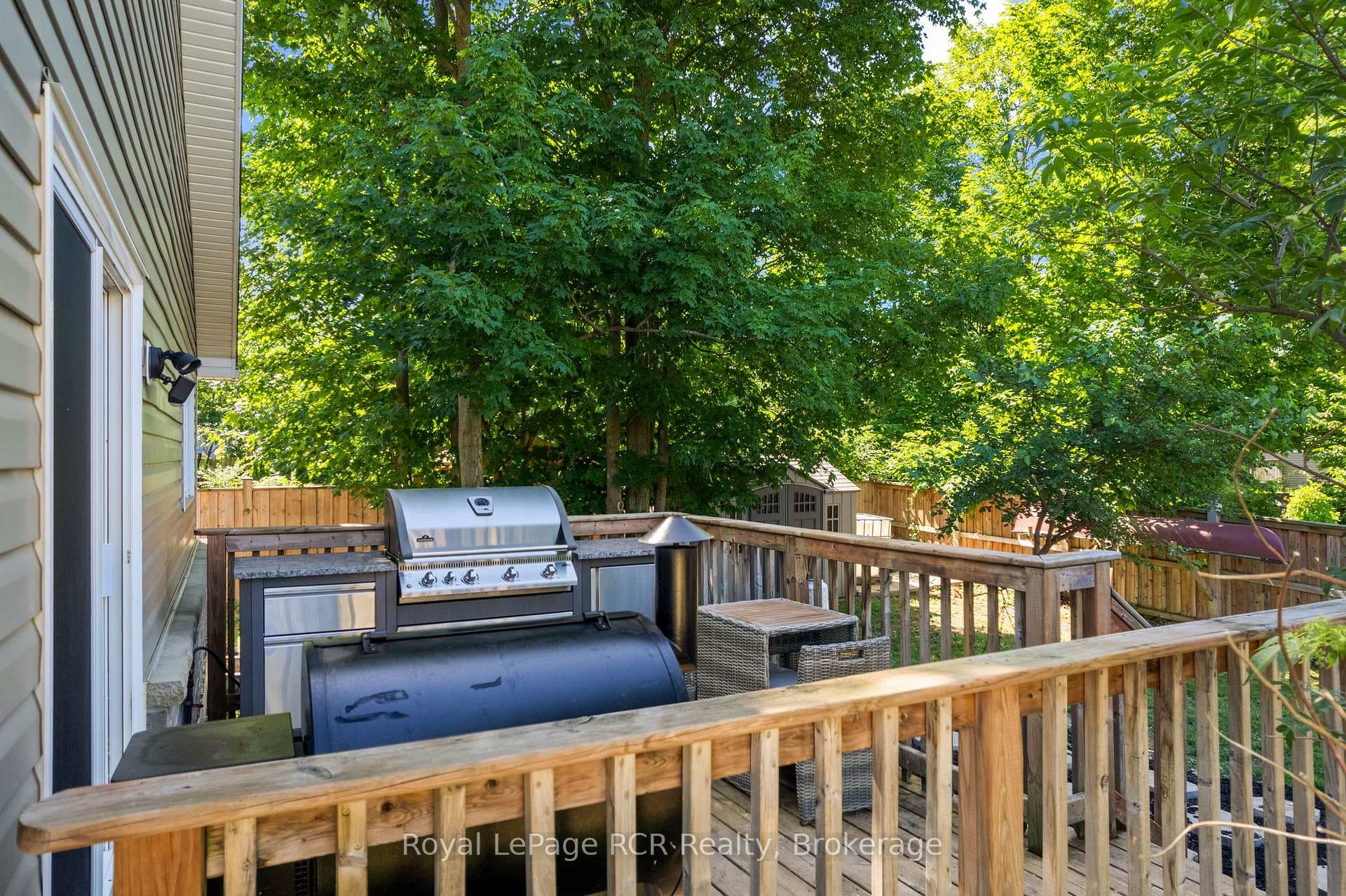 724 Elgin Street photo 8