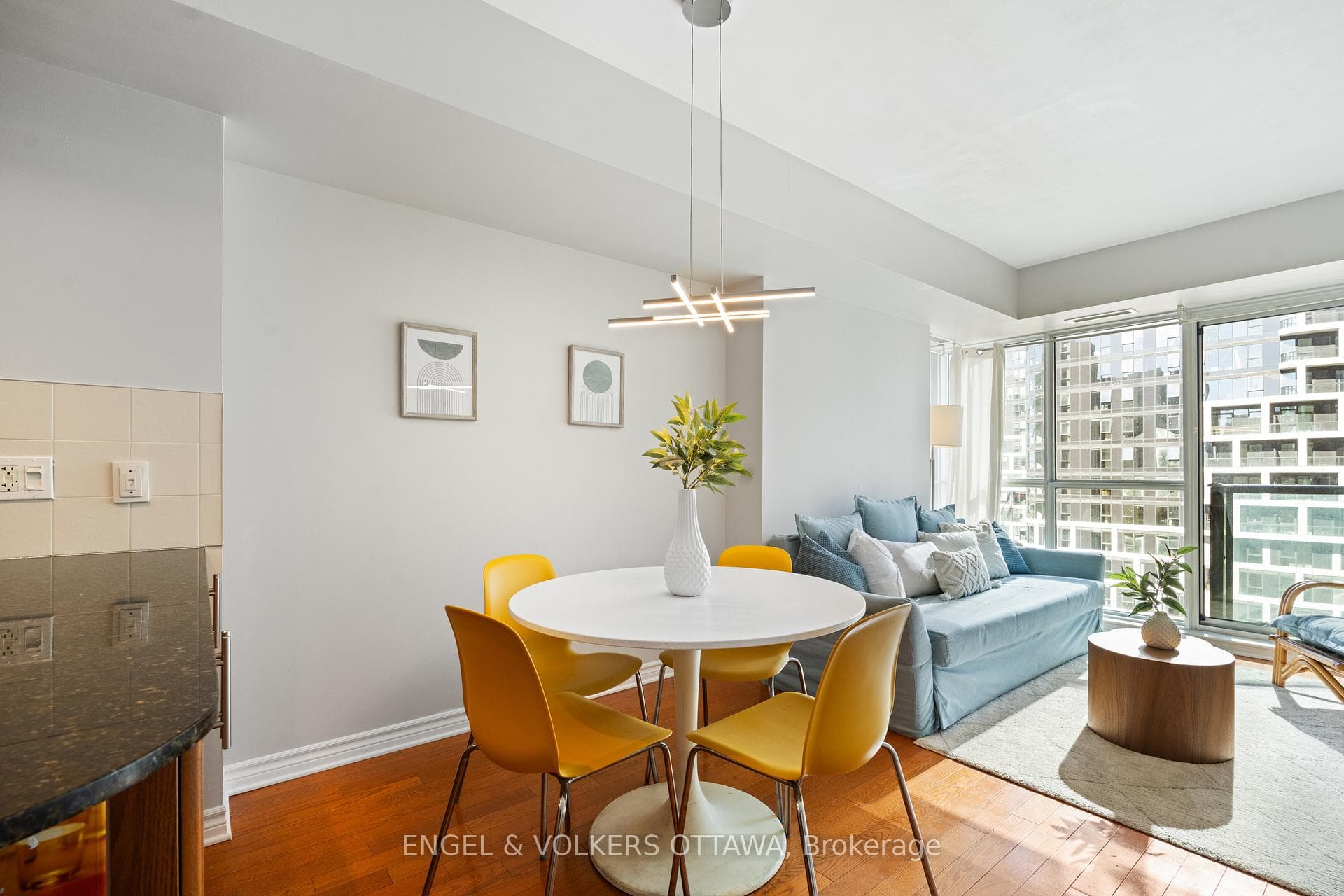 445 Laurier Avenue Unit 1403 photo 5