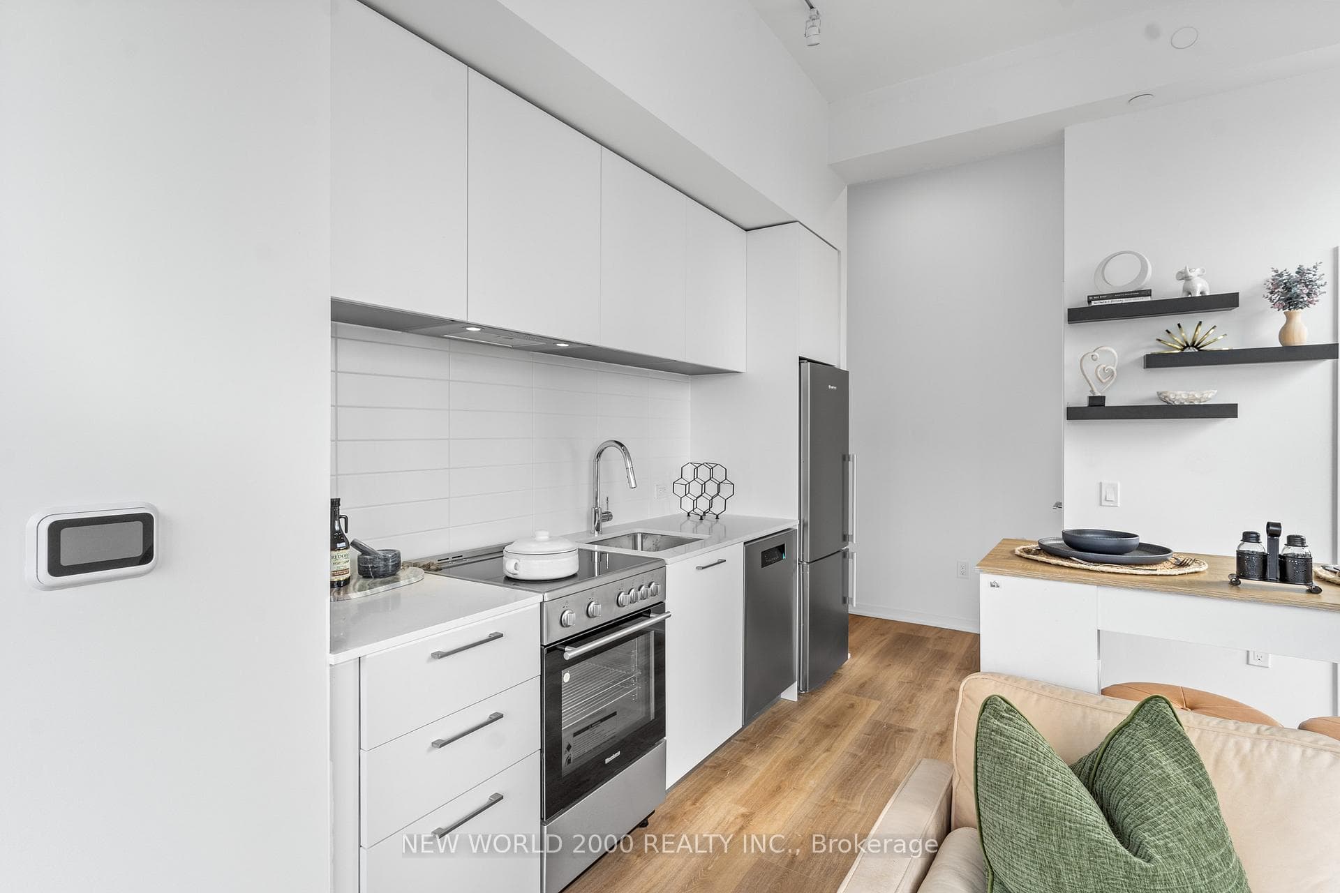 101 Roehampton Avenue Unit 3412 photo 5