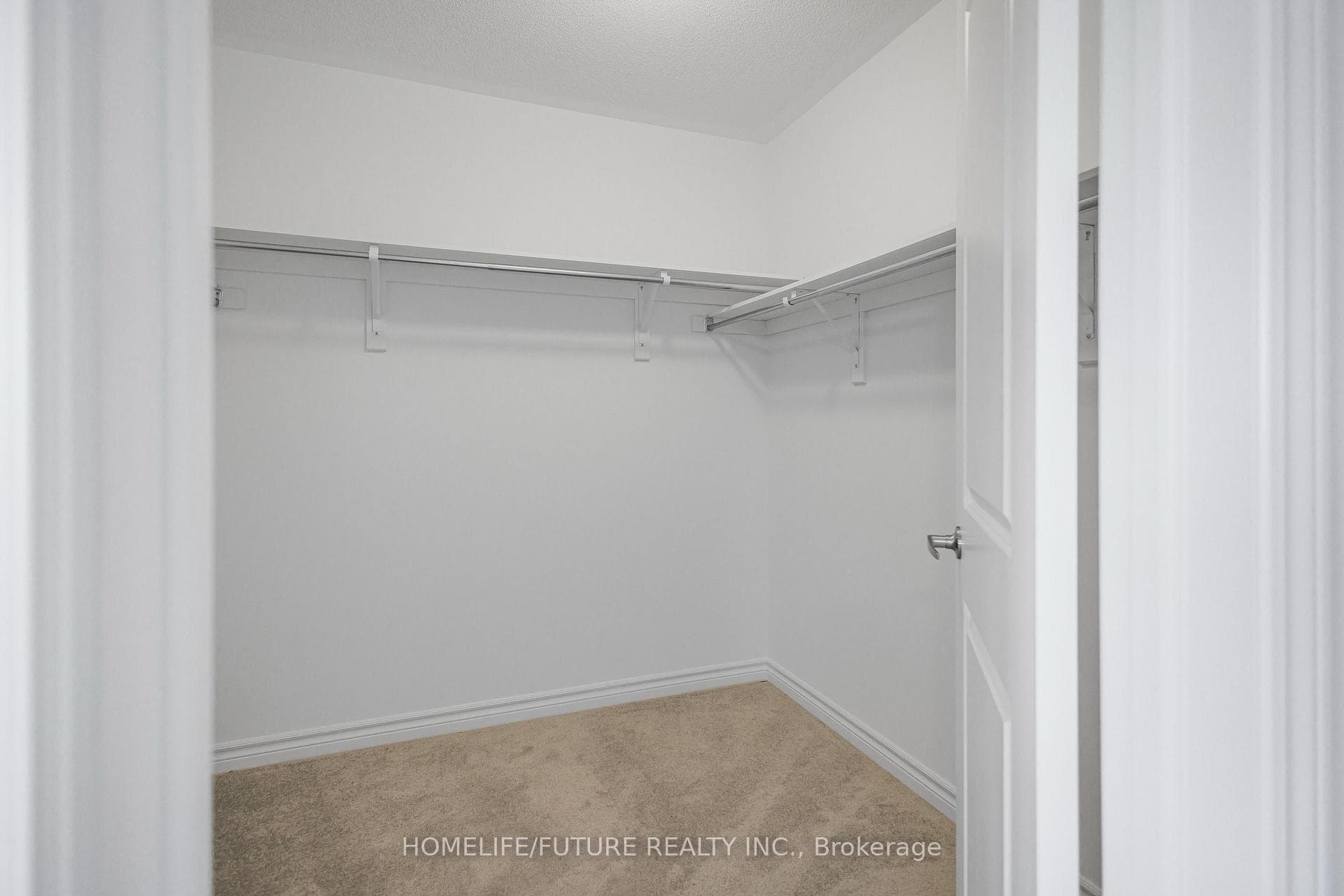 419 Vandusen Avenue photo 15