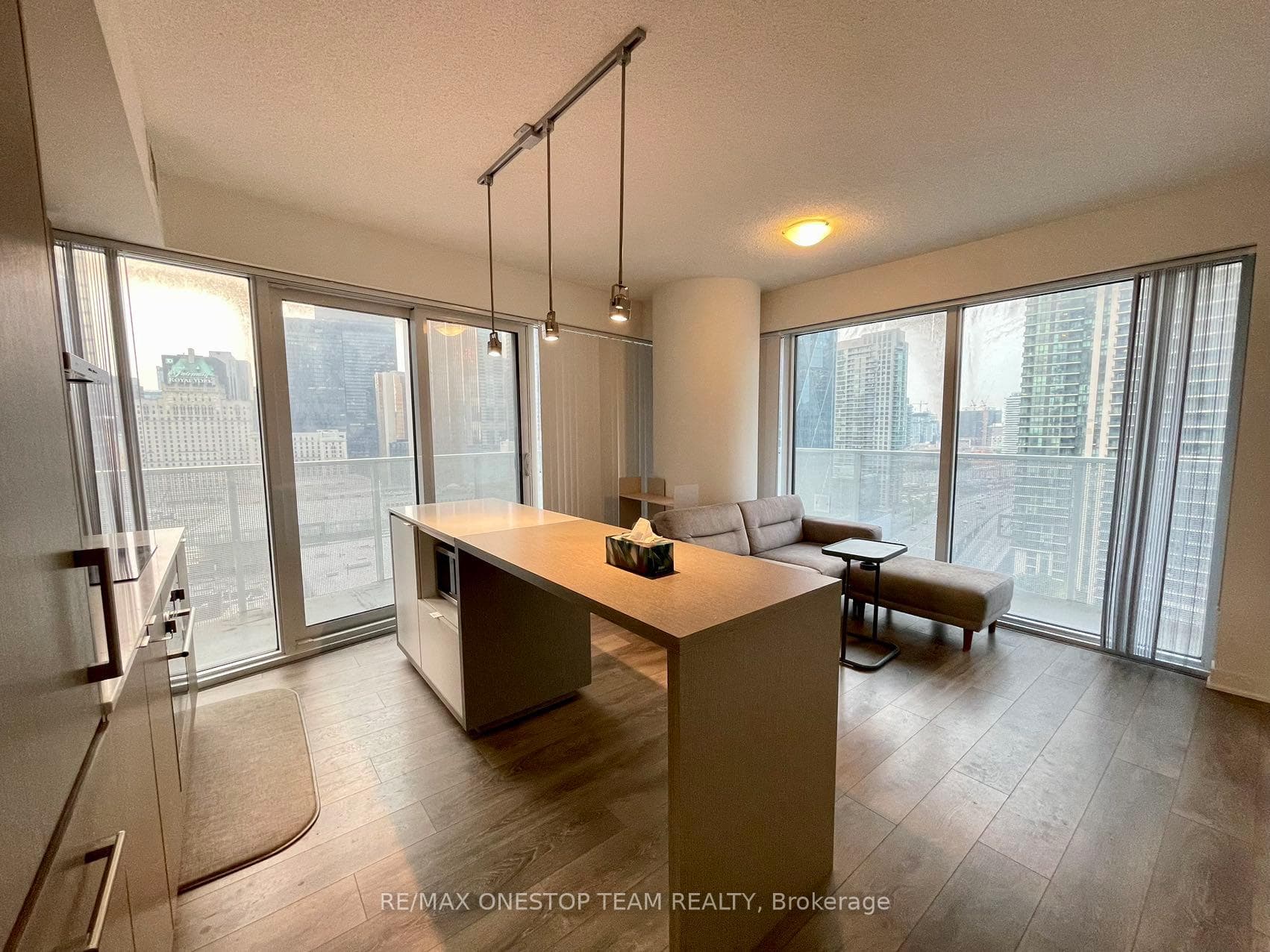 88 Harbour Street Unit 2104 photo 4