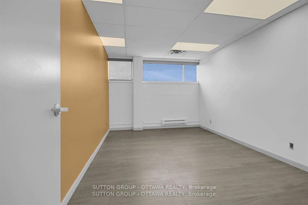 981 Wellington Street Unit 400 photo 10
