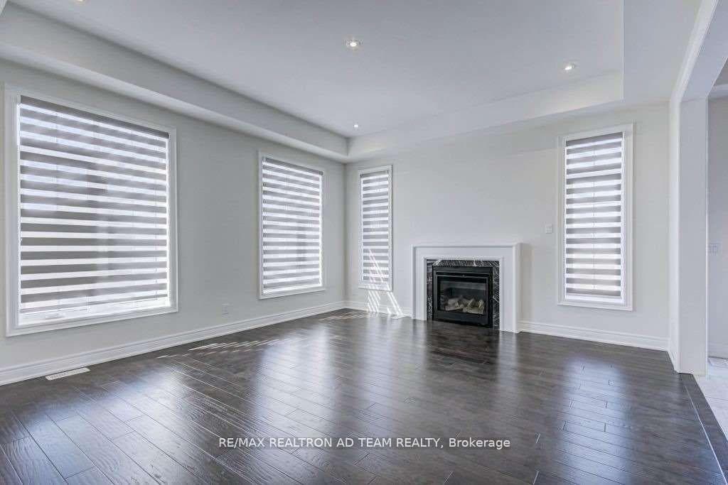 2 Christine Elliot Avenue photo 4