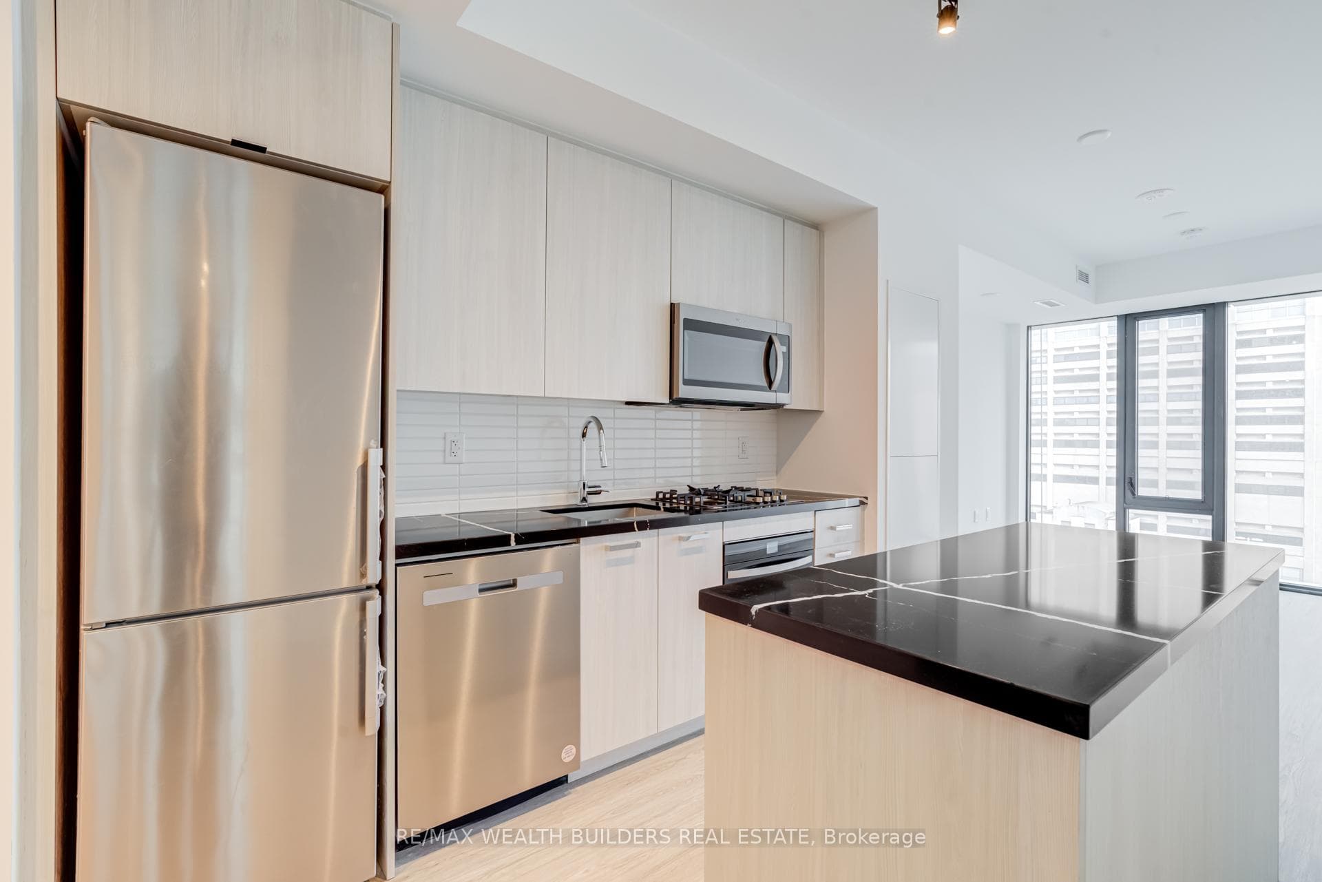 195 McCaul Street Unit 1110 photo 1