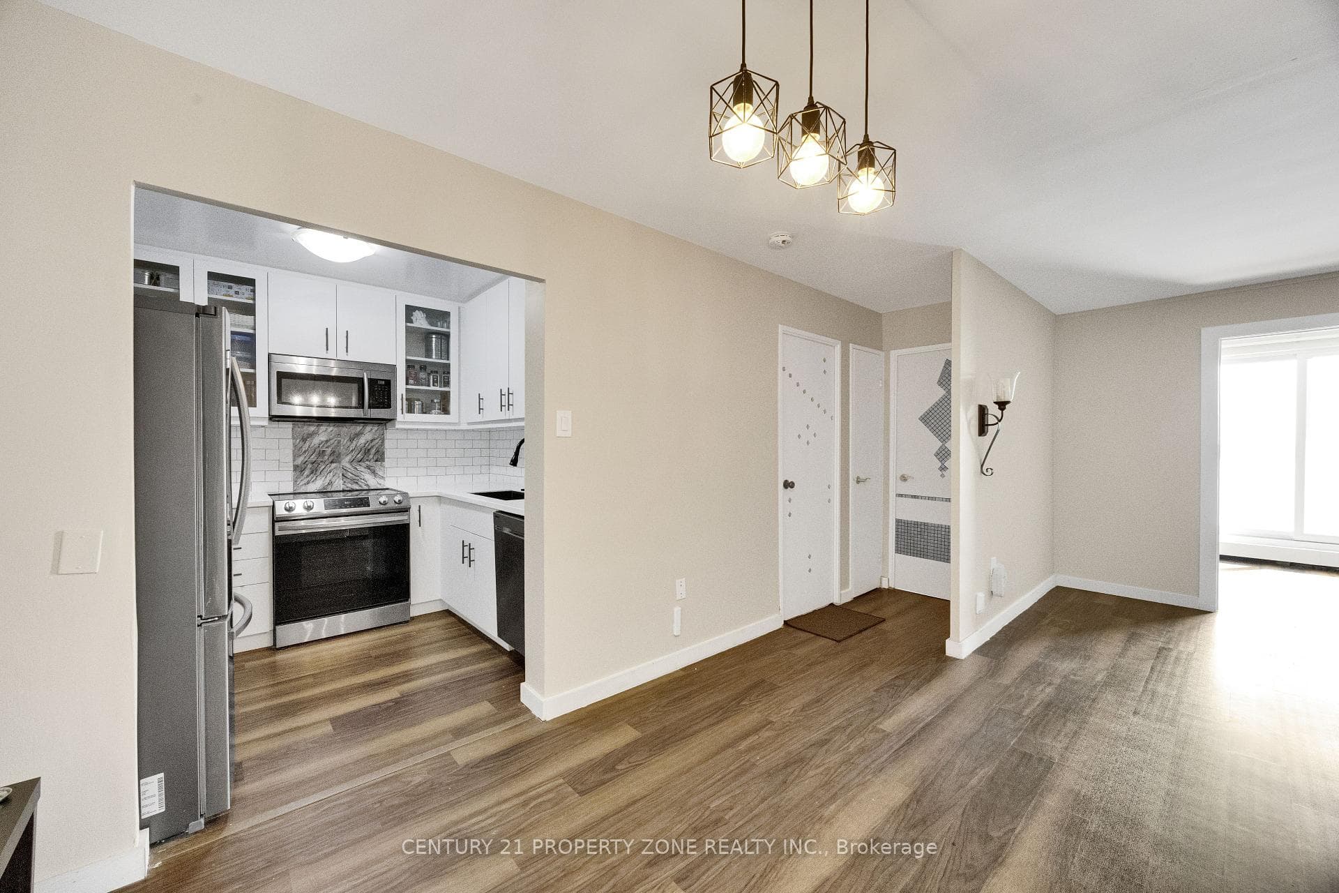 573 MORNINGTON Avenue Unit 907 photo 11