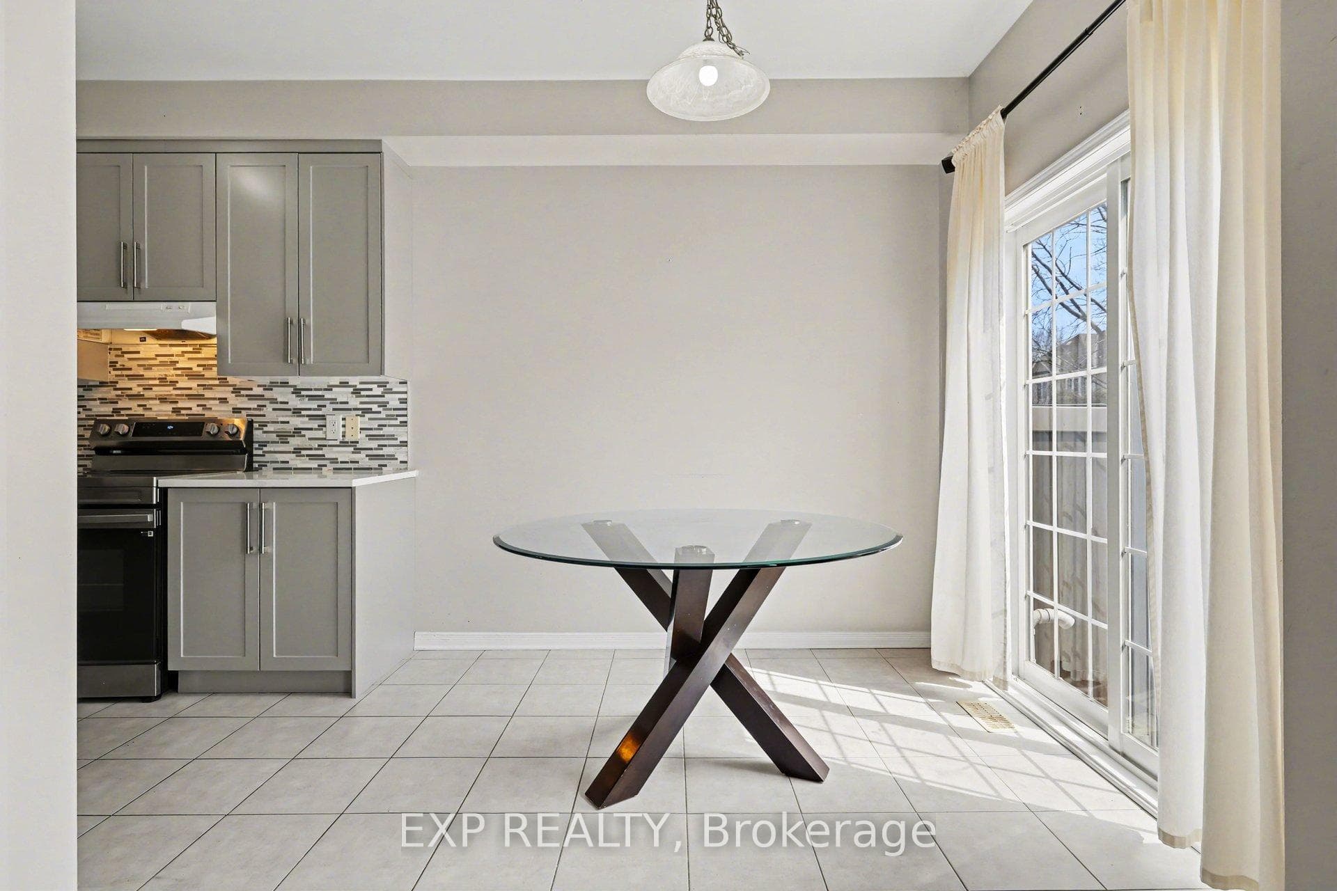450 Ashbourne Crescent photo 16