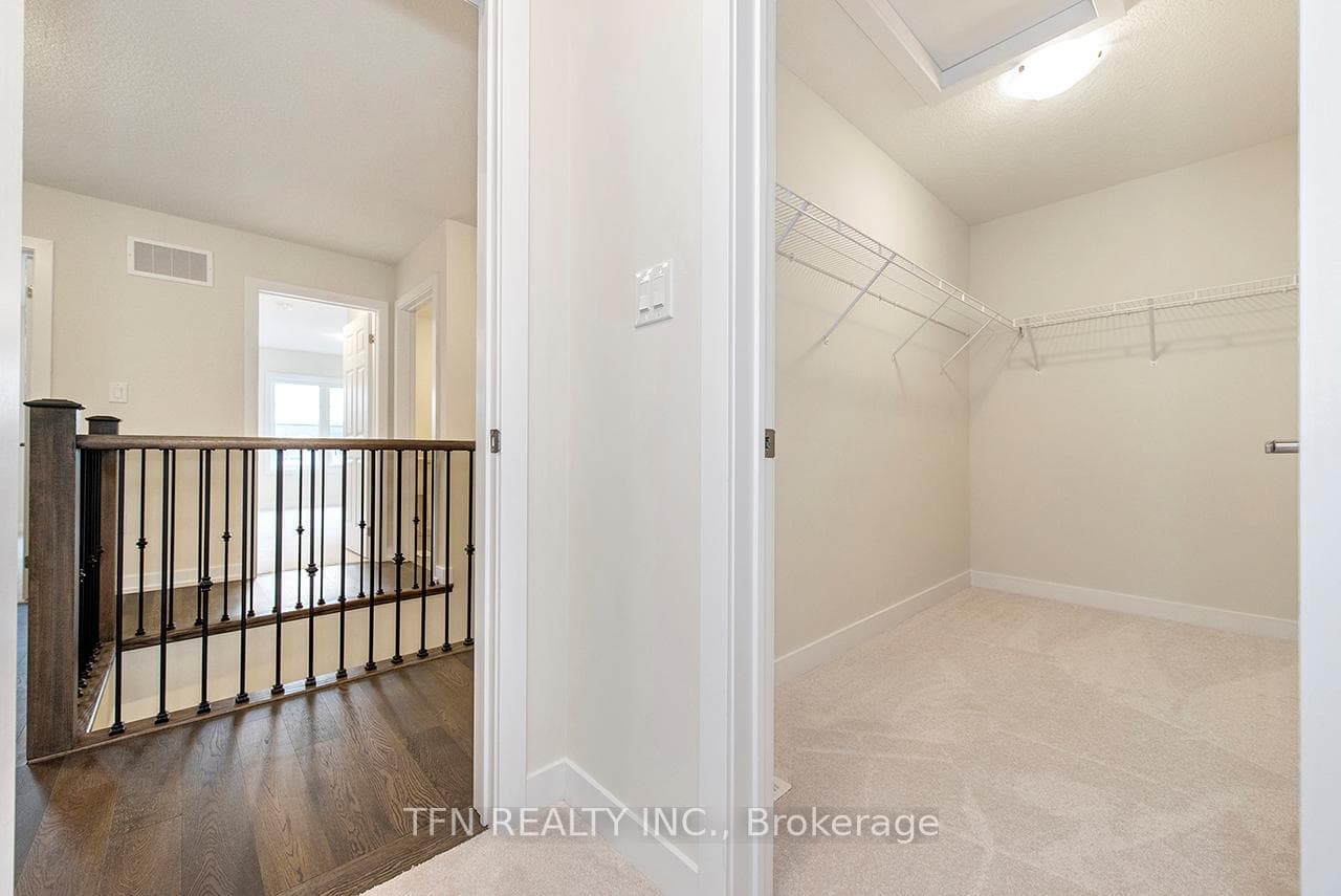 9 Wintergreen Crescent photo 15