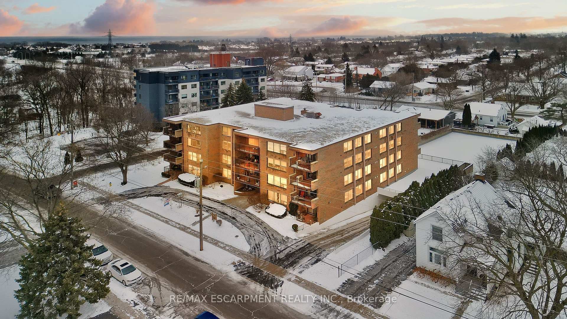 28 Robinson Street Unit 101 photo 1