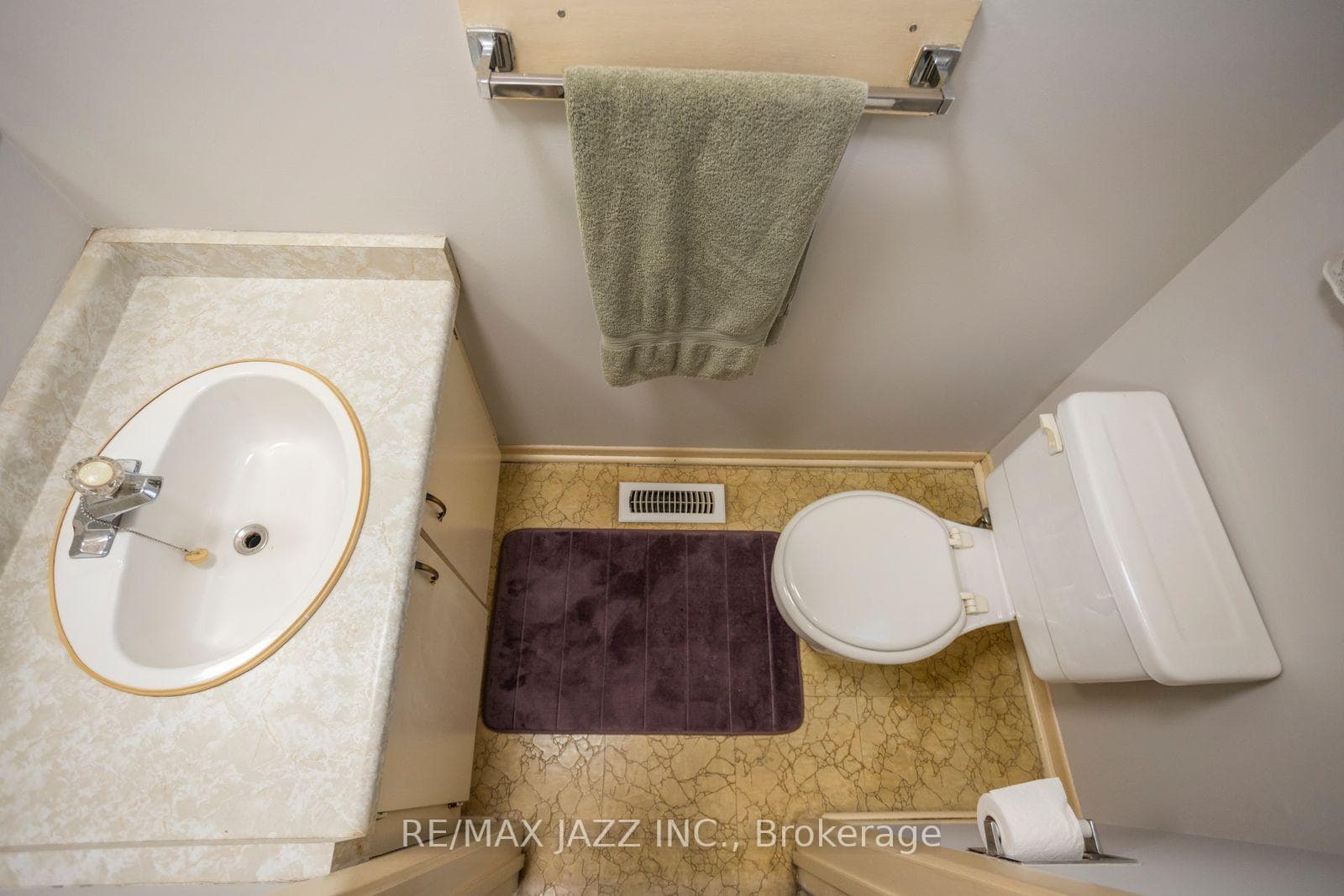 77 Caronia Square photo 22