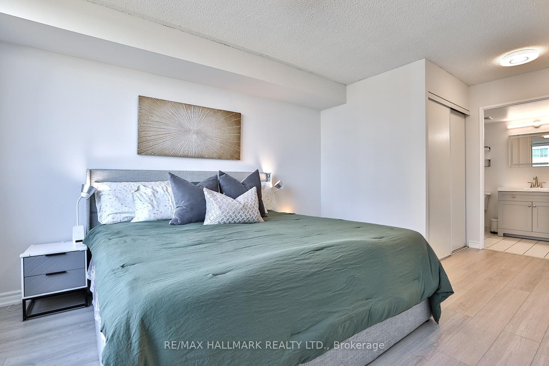 88 Corporate Drive Unit 1602 photo 17