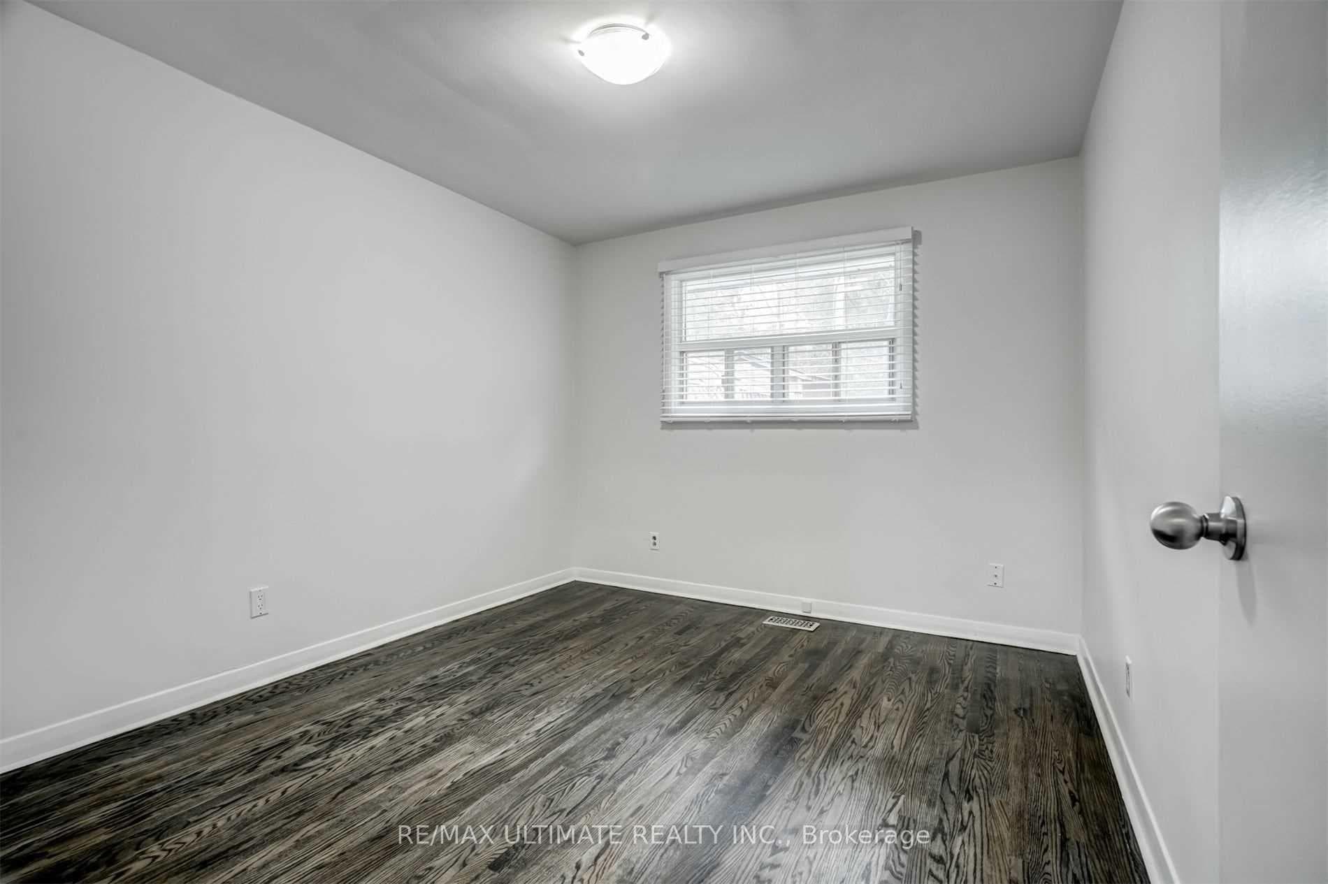 33 King Richard Court photo 16