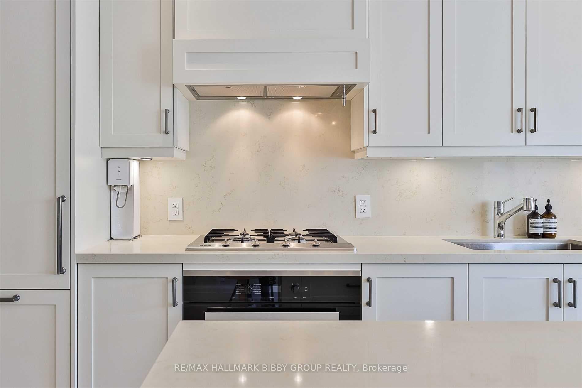 181 Davenport Road Unit 202 photo 18