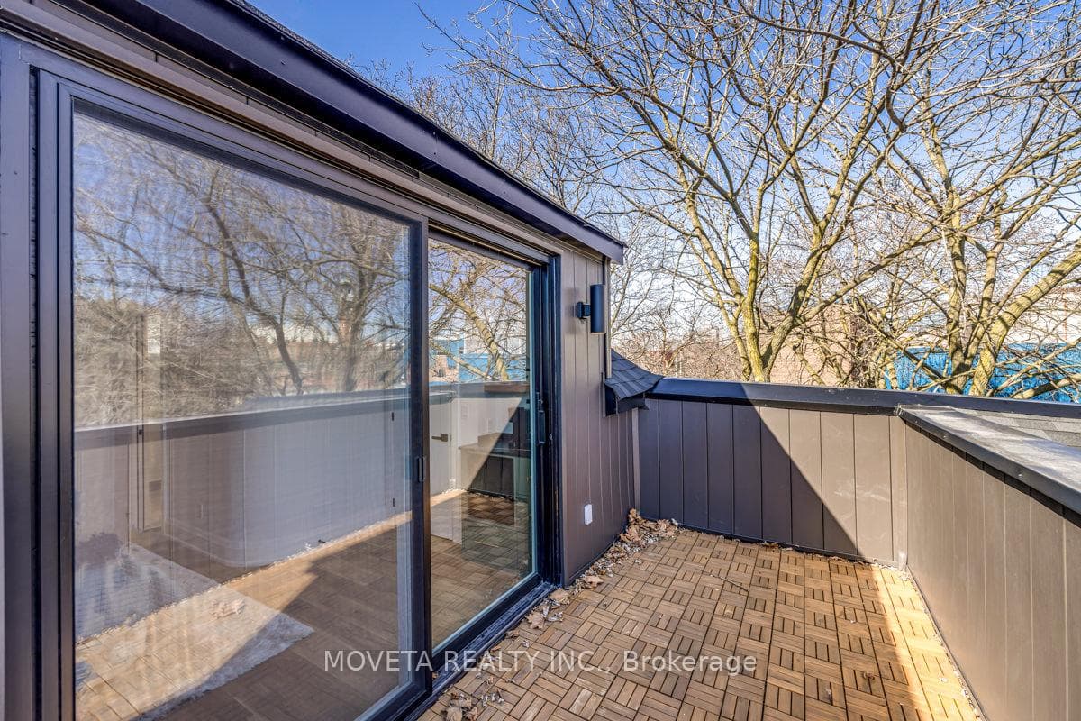 Large Spacious Deck