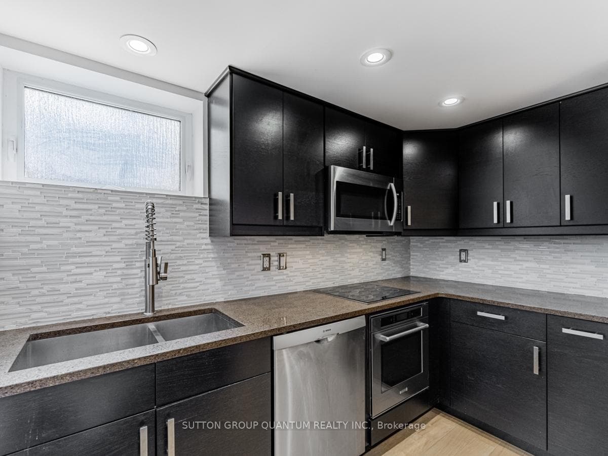 12 Elmwood Avenue Unit Bsmt photo 14