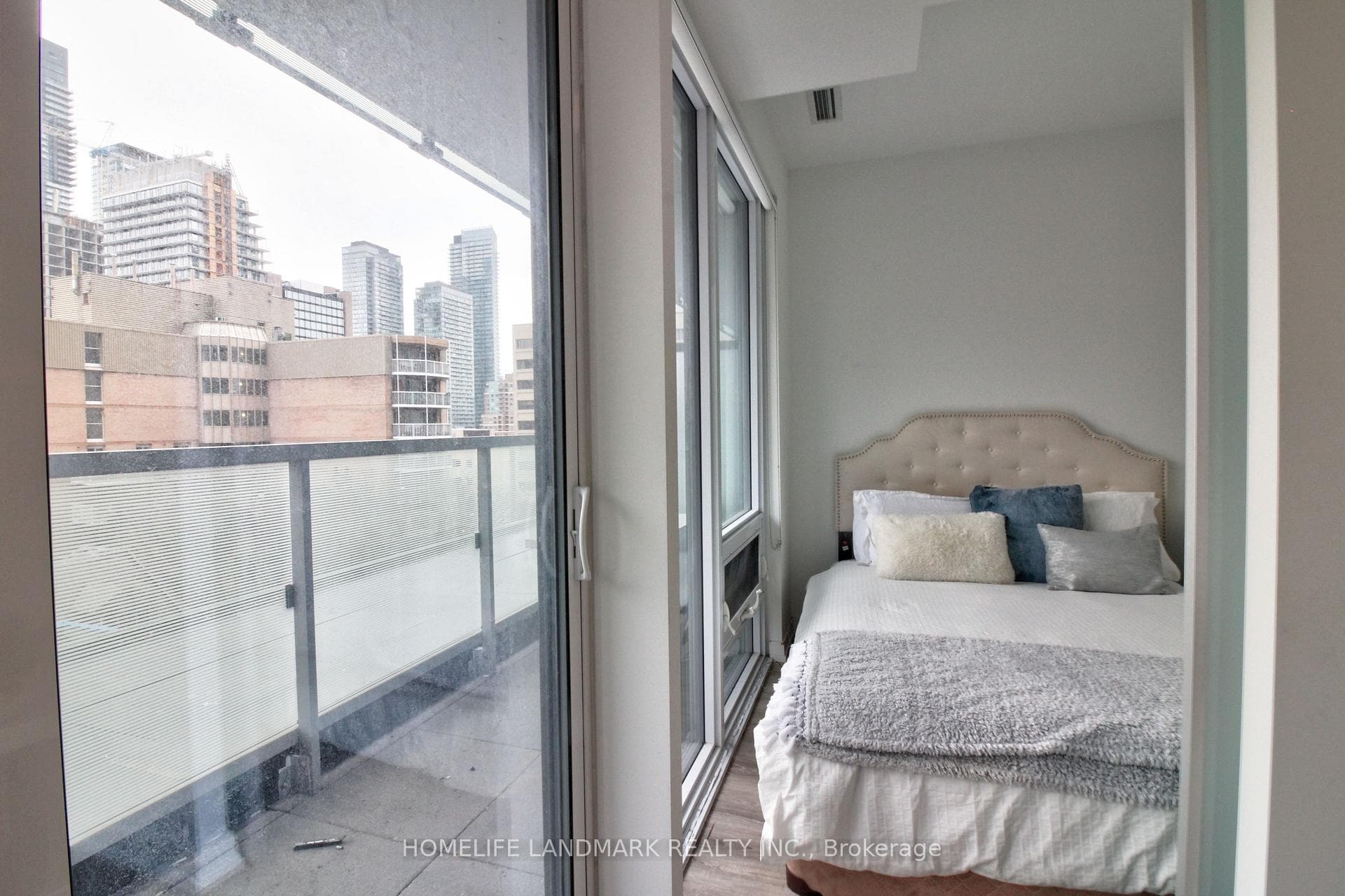 28 Wellesley Street Unit 504 photo 8