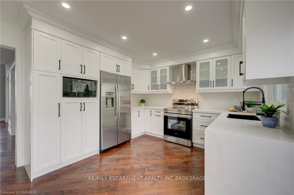 524 Caverhill Crescent photo 10
