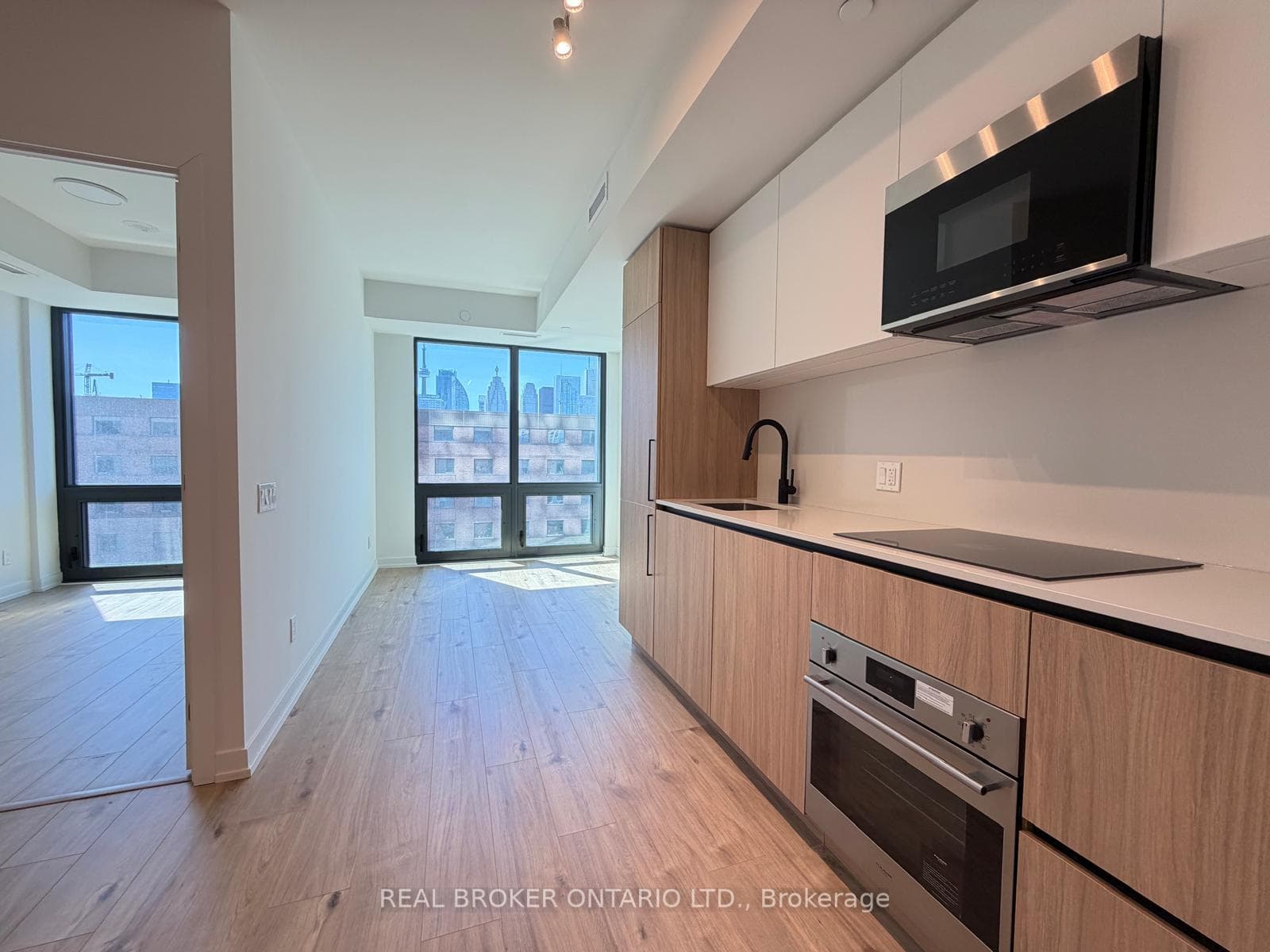 35 PARLIAMENT Street Unit 724 photo 2