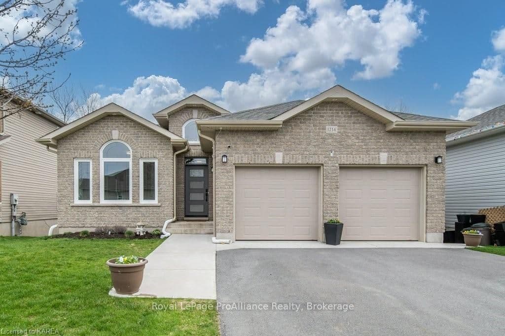 1234 MAZZOLIN Crescent photo 1