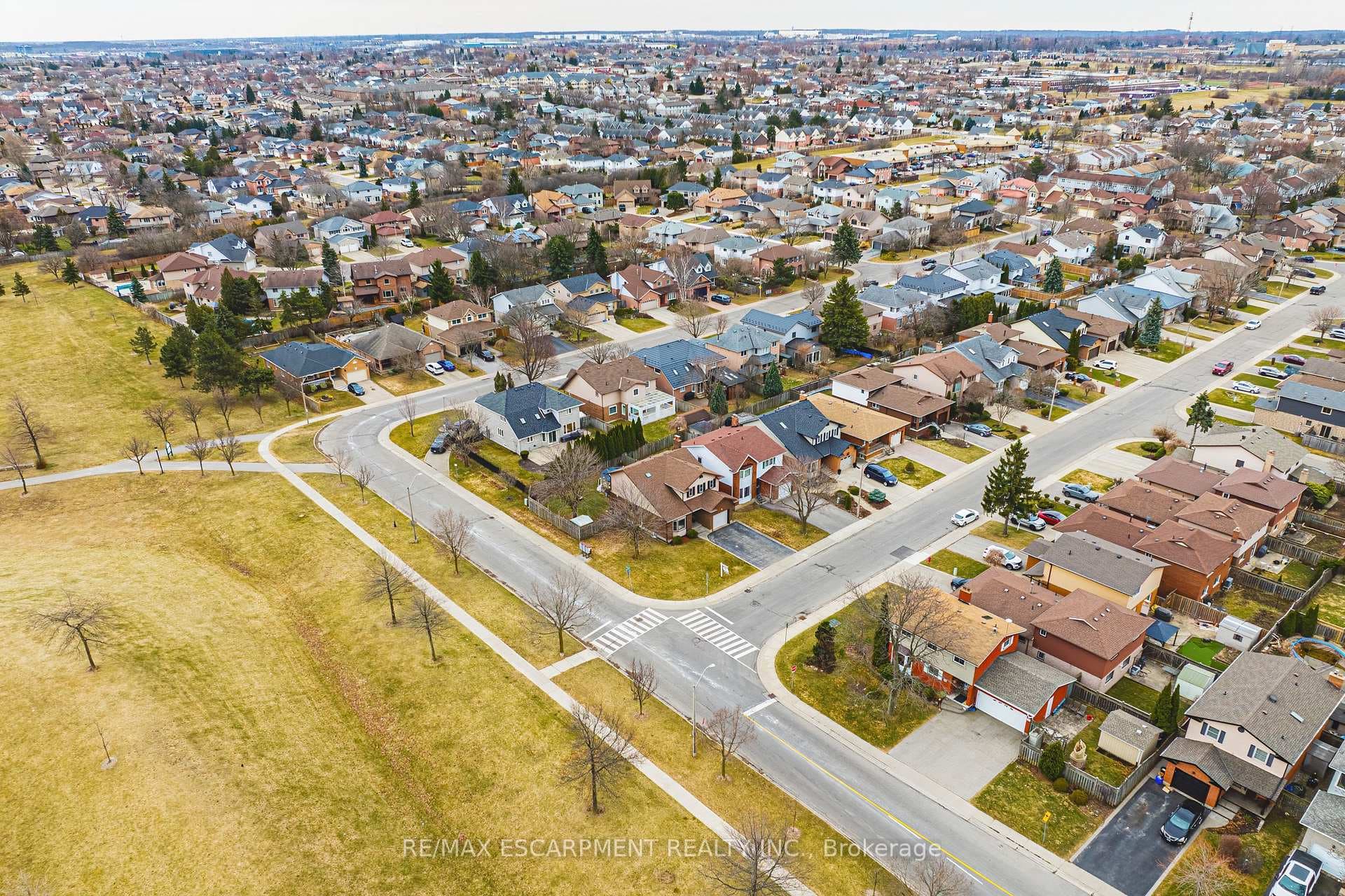 1 Charing Drive photo 47